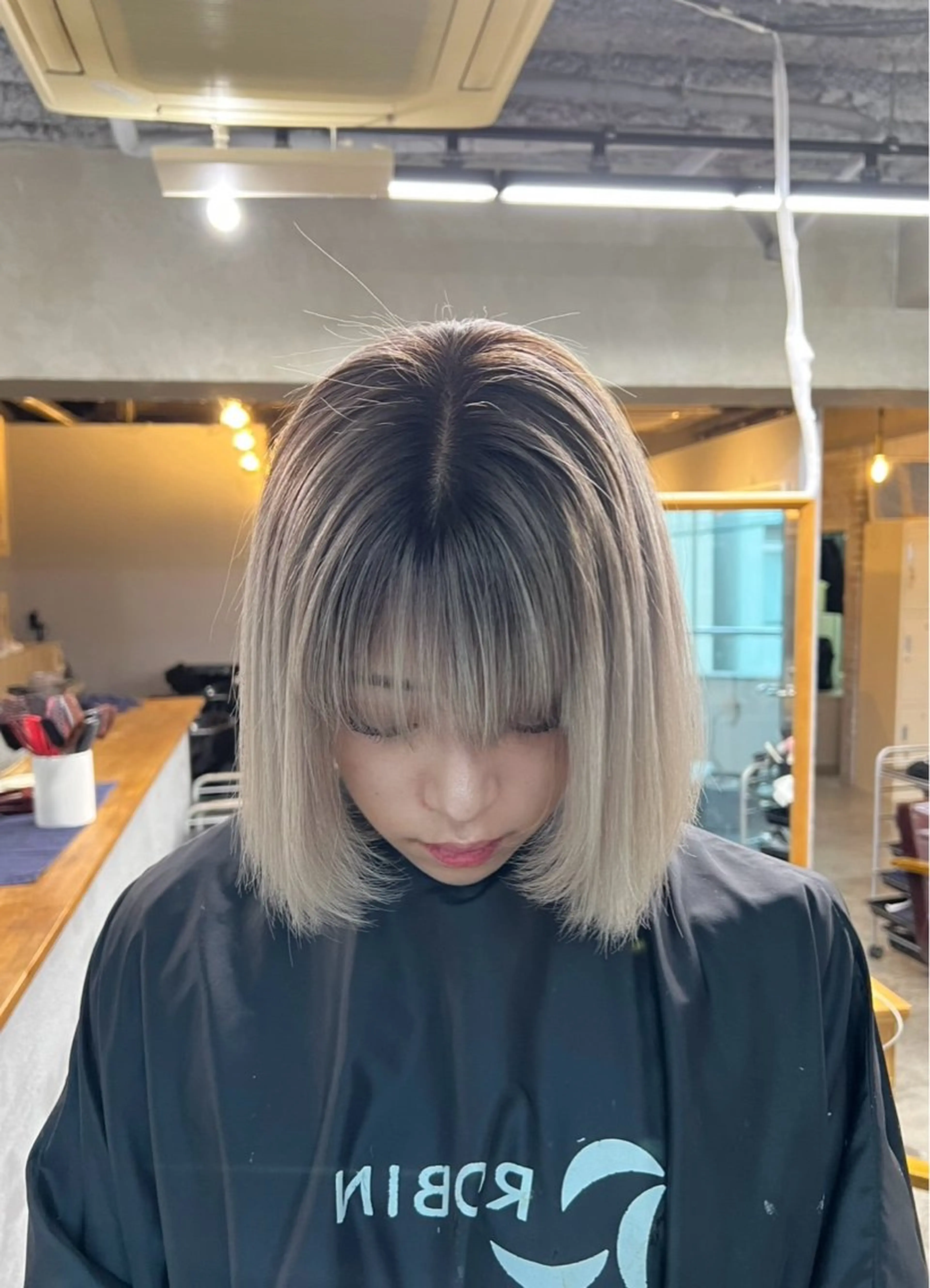 ショート カラー バレイヤージュ シルバー ホワイトシルバー レイヤーカット ヘアカラー トリートメント ROBIN所属・指名数No.1 /NAOYAのヘアスタイル