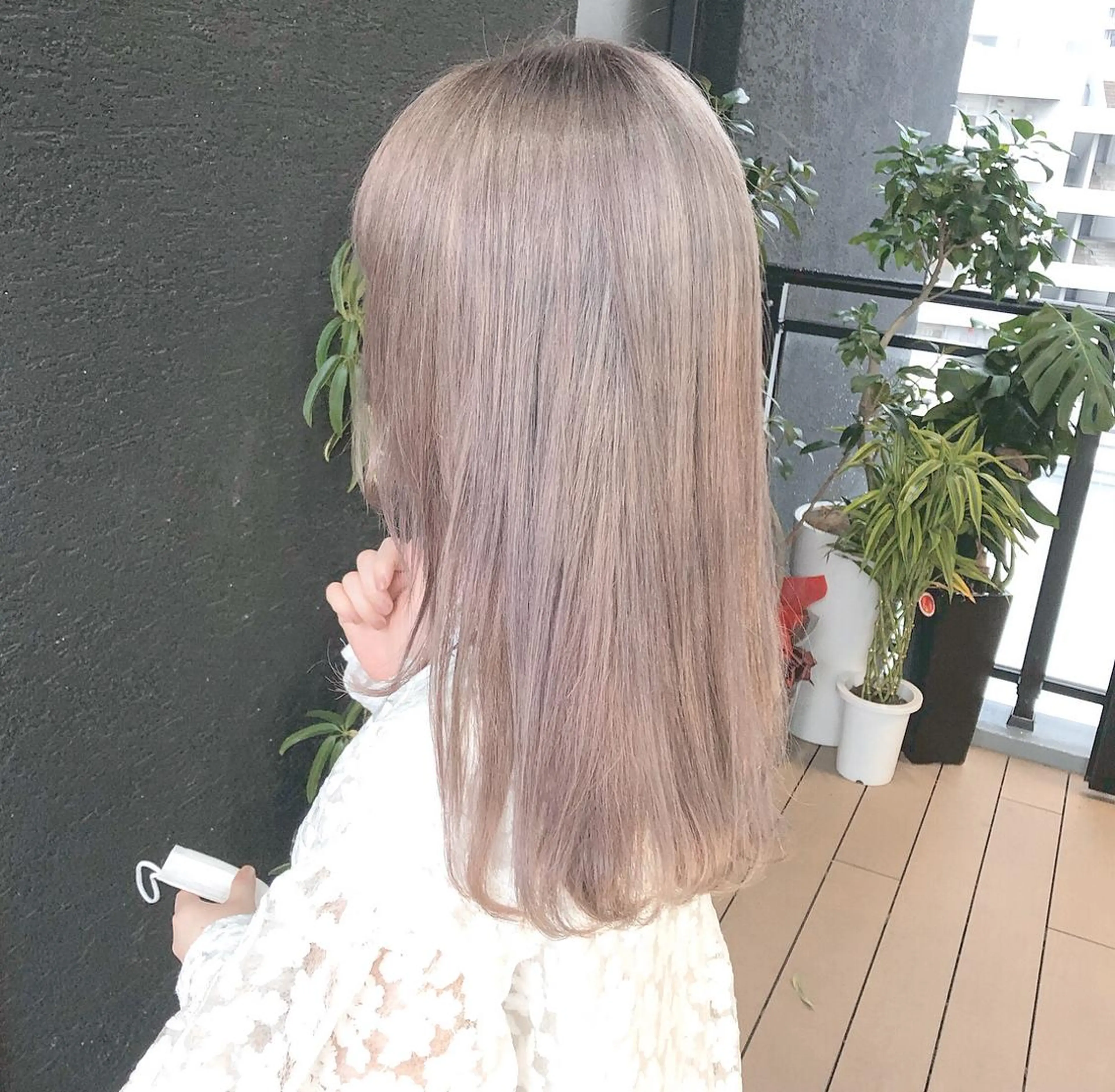 セミロング カラー ヘアアレンジ ブリーチ autre所属・大久保 ひでなりのヘアスタイル