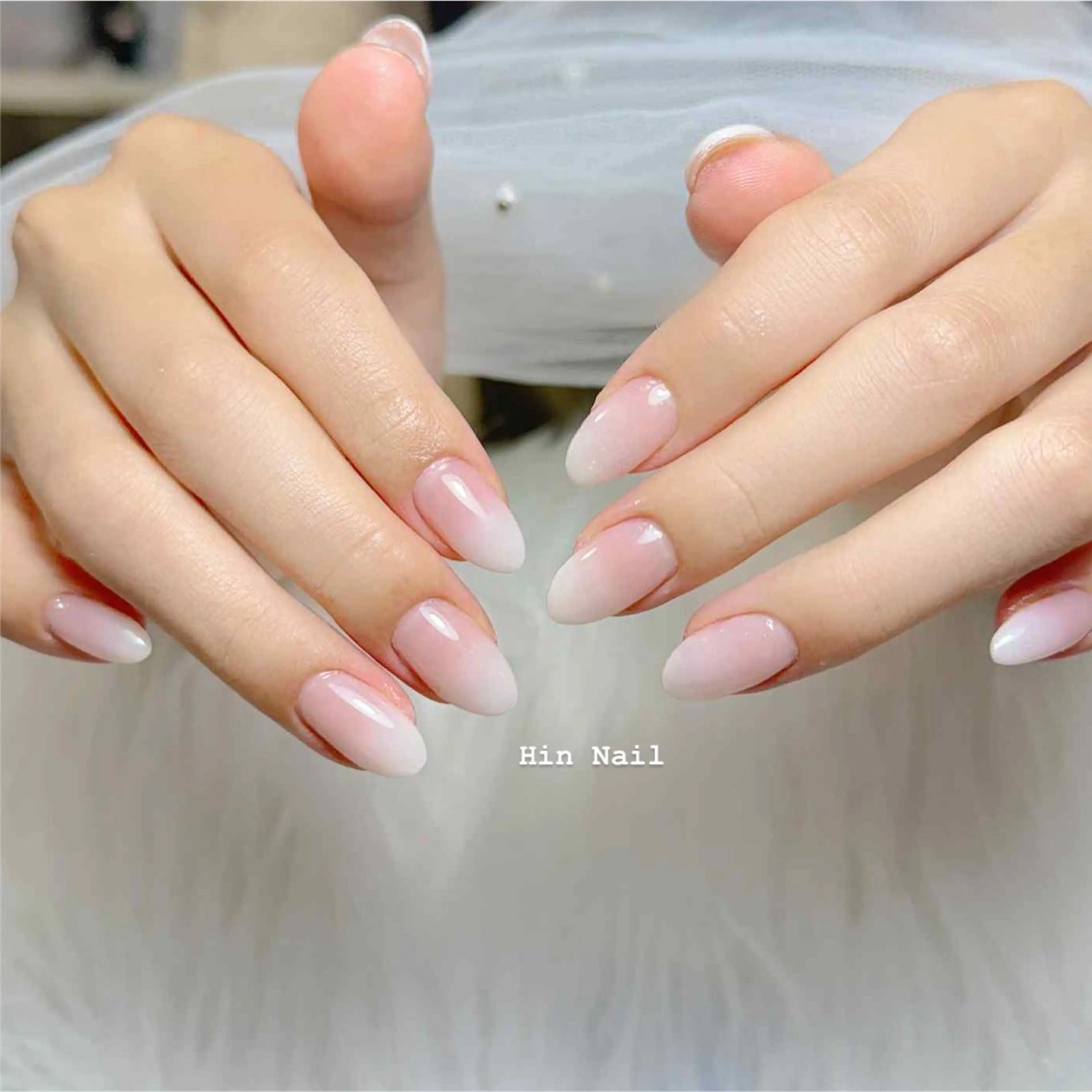 ネイル アニマル柄 ボルドー ブラウン チークネイル フレンチネイル ハンドネイル HIN NAILのネイルデザイン