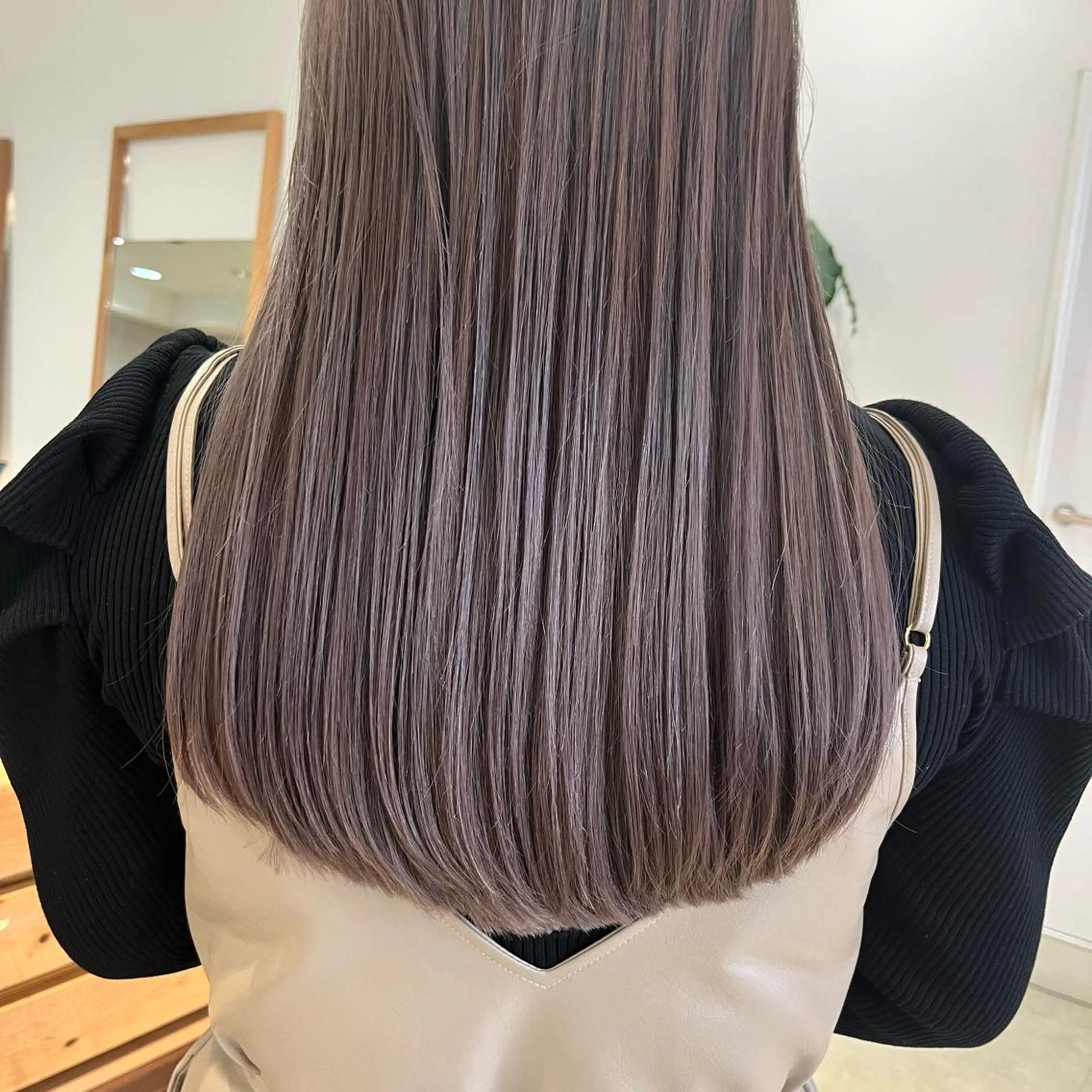 セミロング アッシュ 外国人風カラー ハイライト 髪質改善 韓国風ヘア カット ヘアカラー トリートメント hoNua. 栄/透明感カラーのヘアスタイル