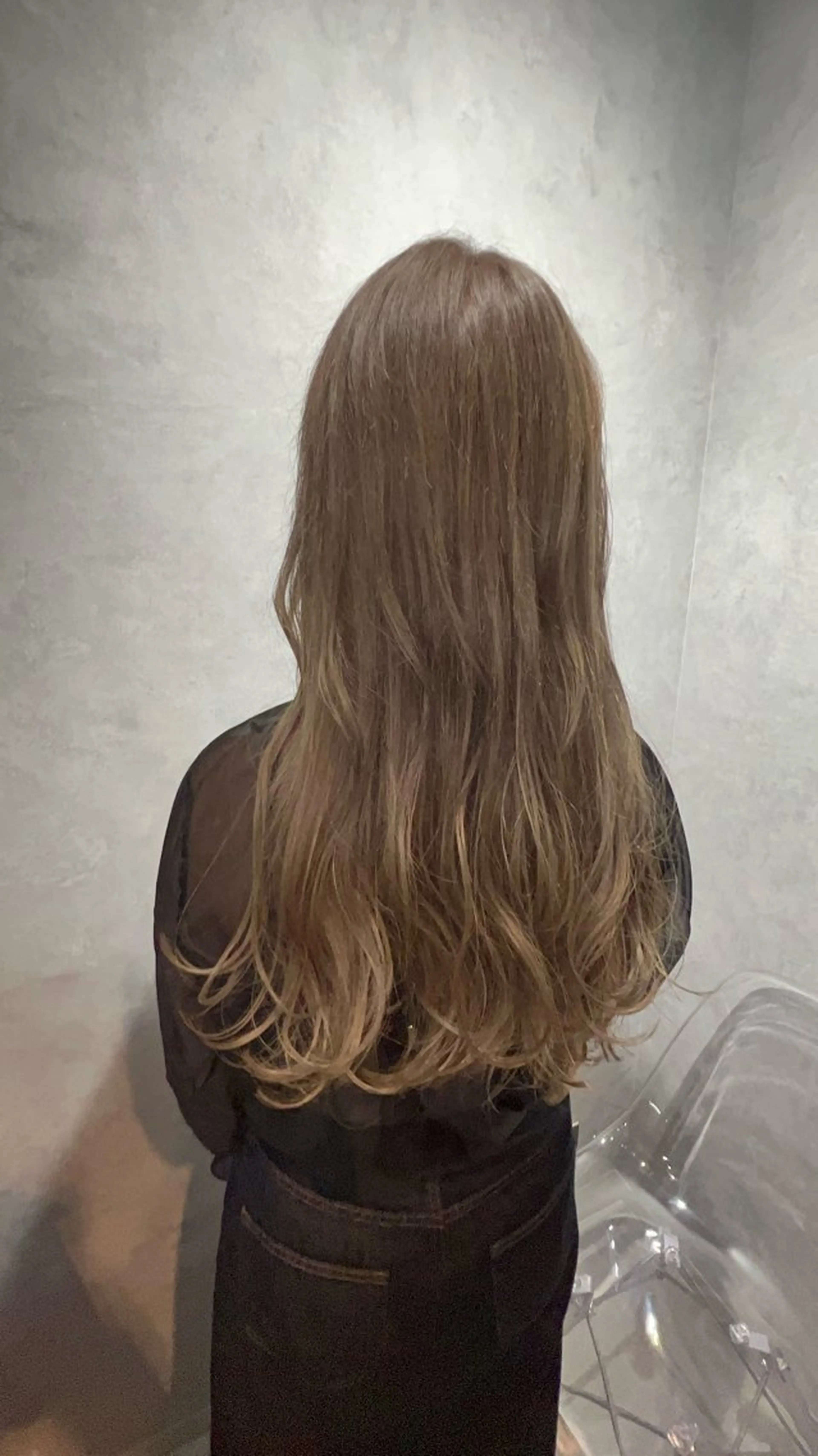 ロング motoトップカラー リスト/ブリーチカラのヘアスタイル