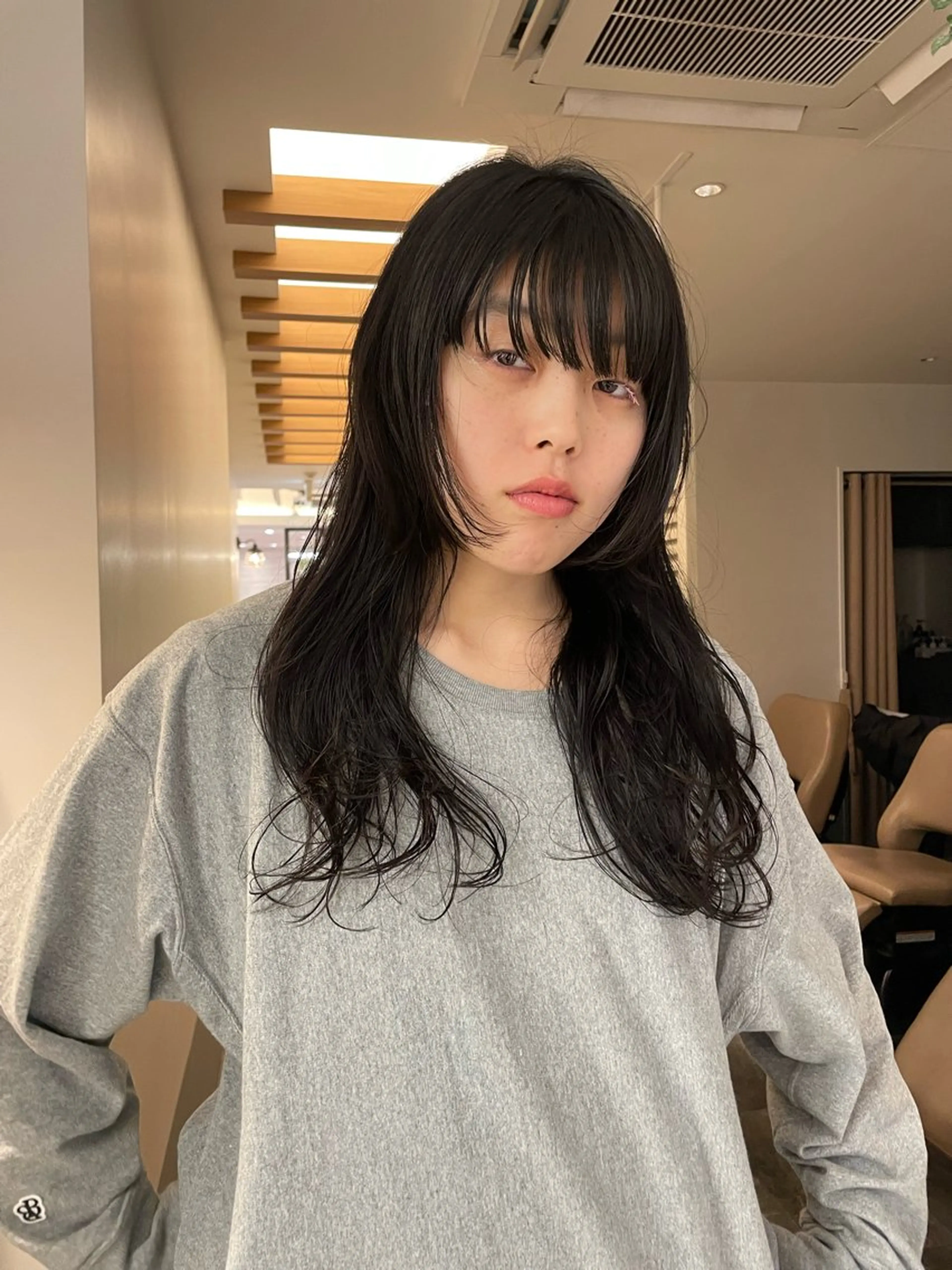 ロング カラー リカ/ハイトーン ・オリーブ🍀のヘアスタイル