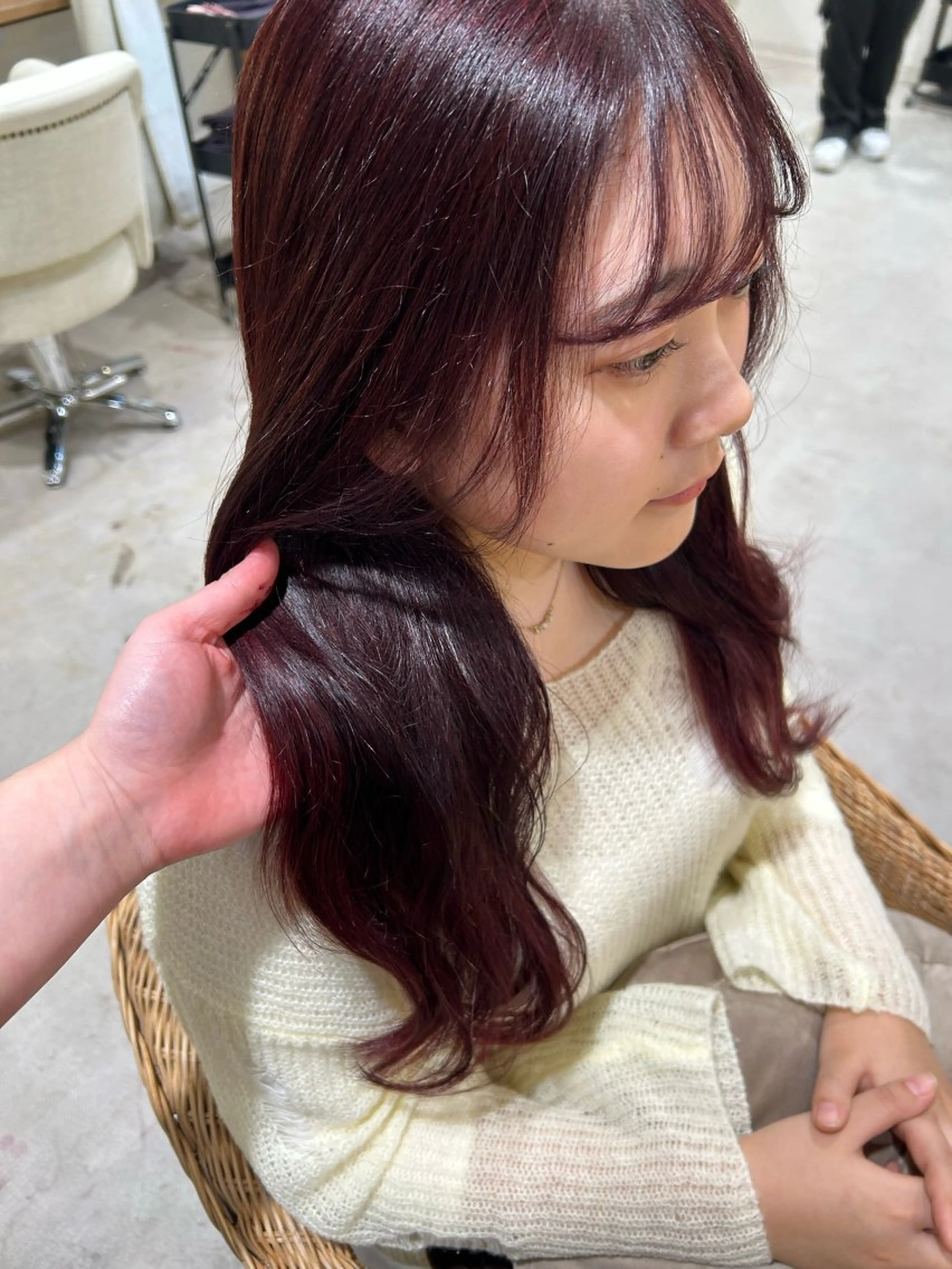 ロング カラー ヘアカラー トリートメント shu ブラウンピンクカラーのヘアスタイル