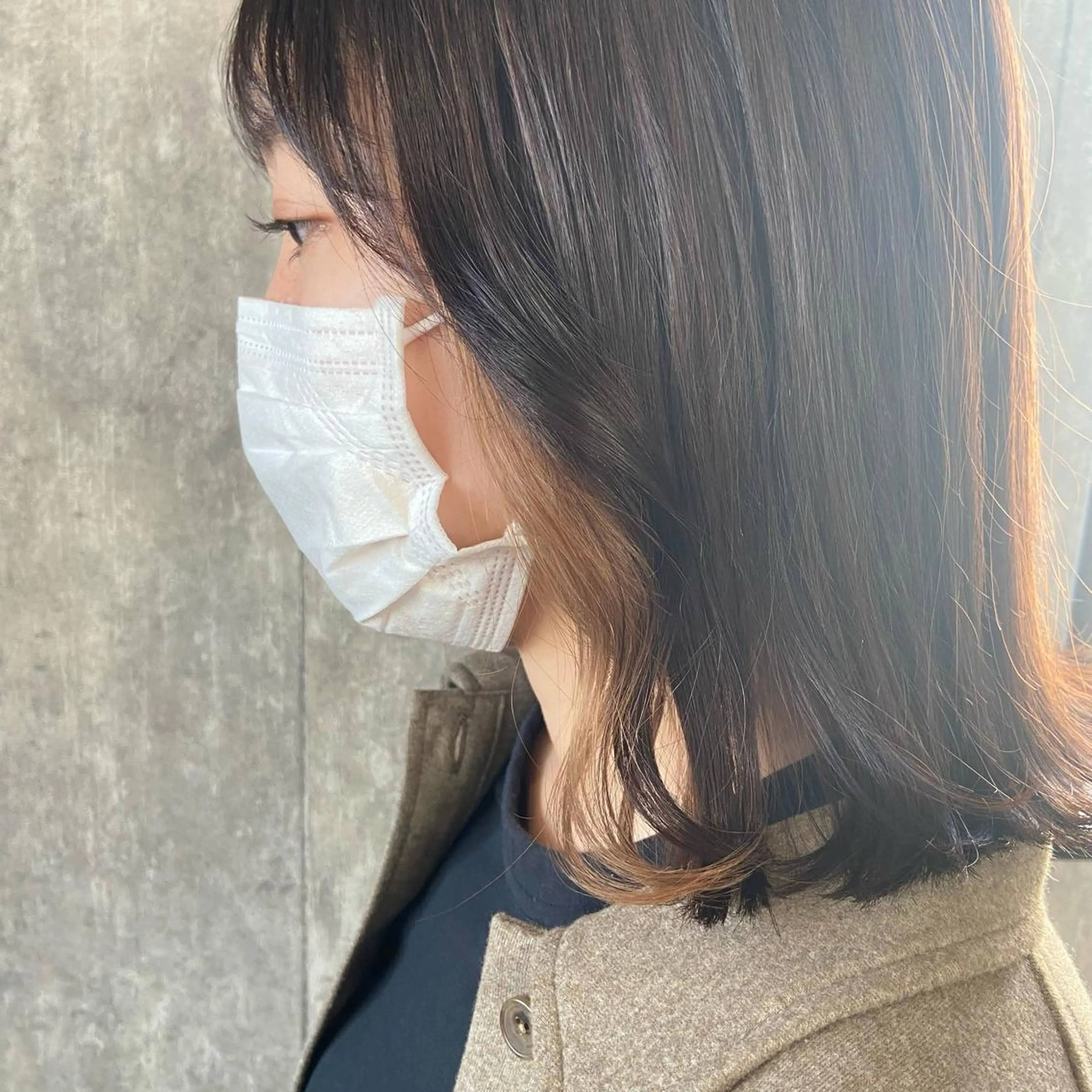 ミディアム カラー ヘアアレンジ ベージュカラー イヤリングカラー TIDEHAIR SHIHOのヘアスタイル