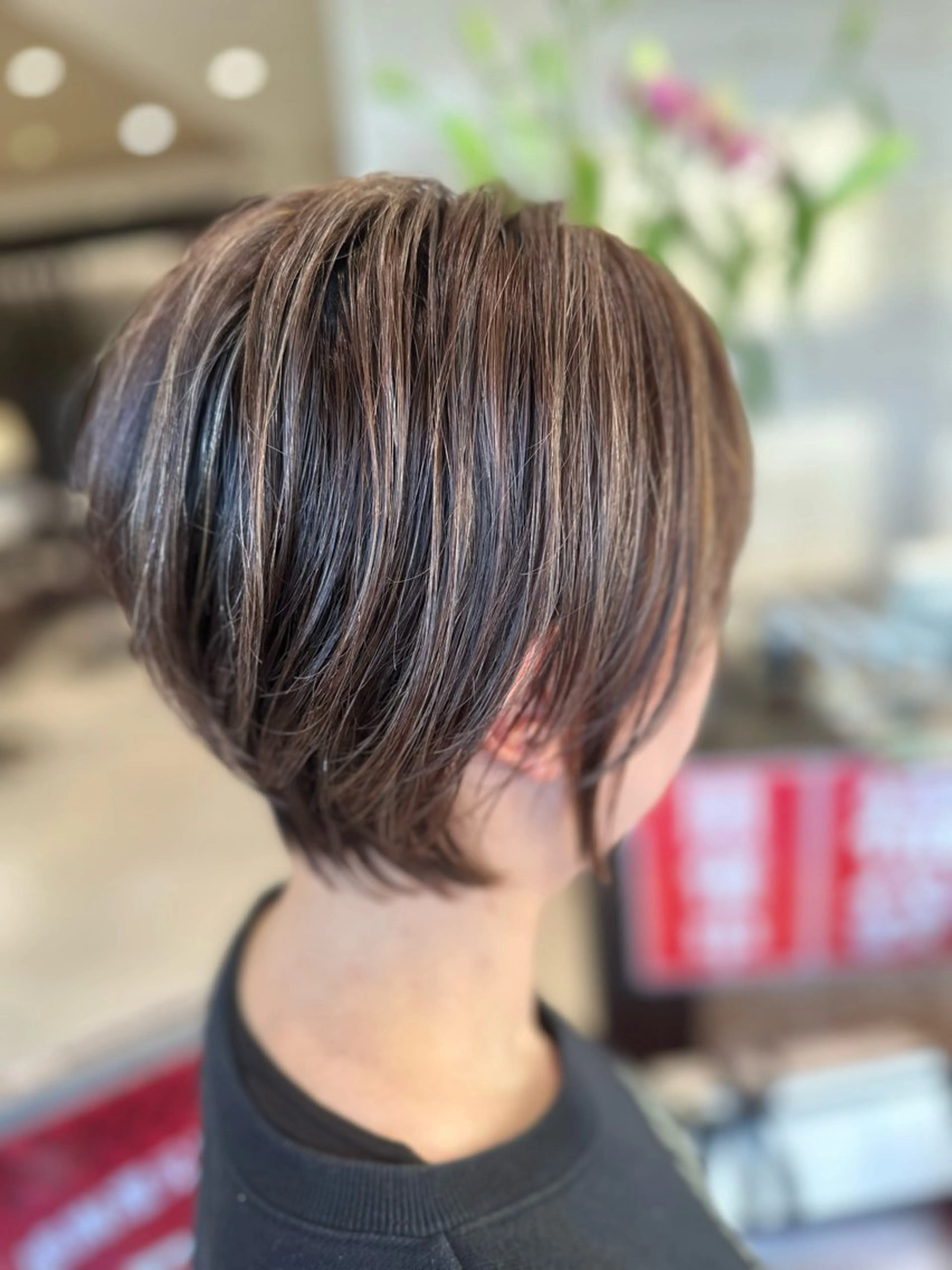 ショート ハイライト ヘアカラー 白髪ぼかしモデル 募集中ヒキマカイトのヘアスタイル