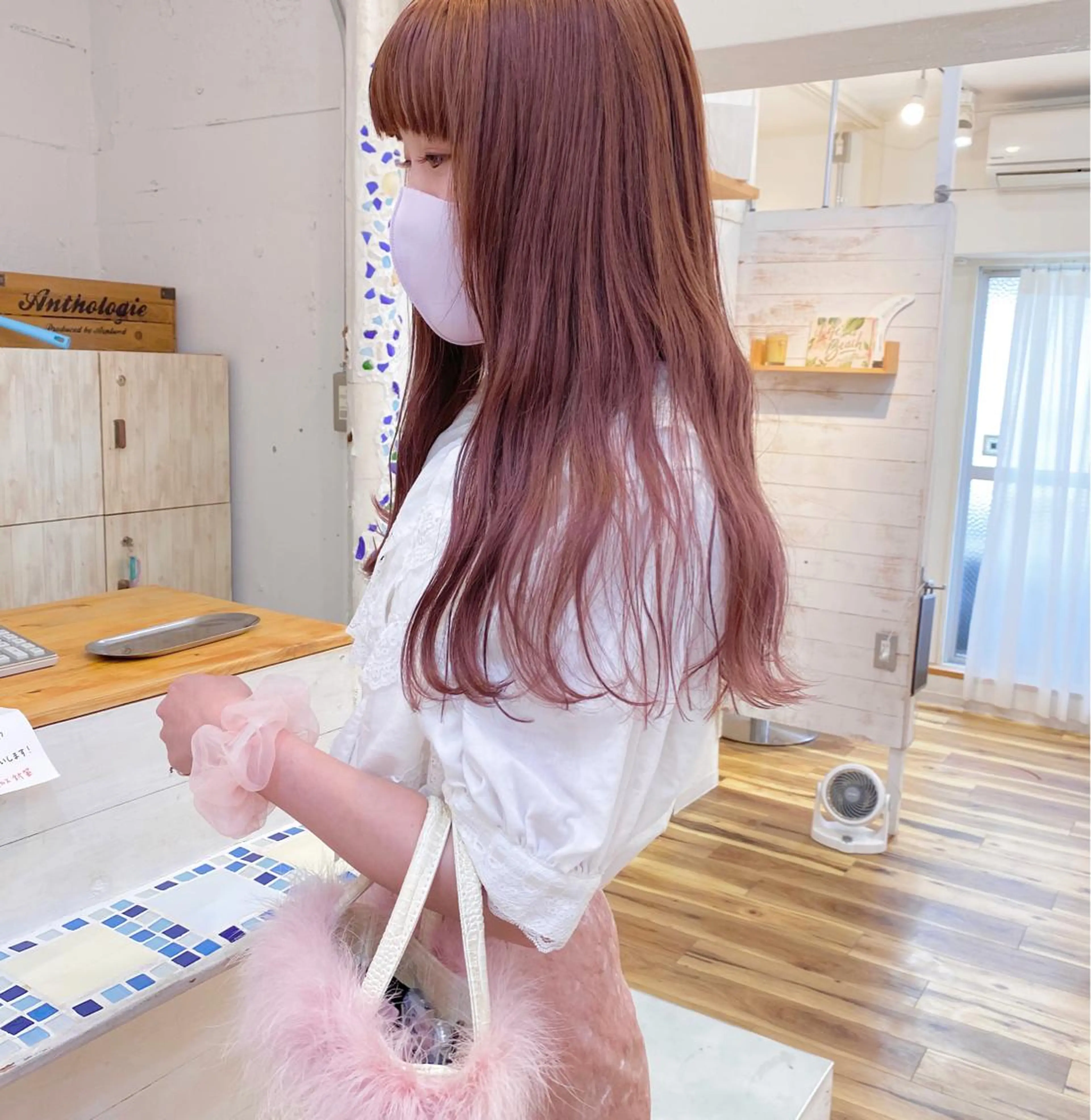 ロング カラー ブリーチ ピンクカラー ブリーチなしカラー レイヤーカットのヘアスタイル