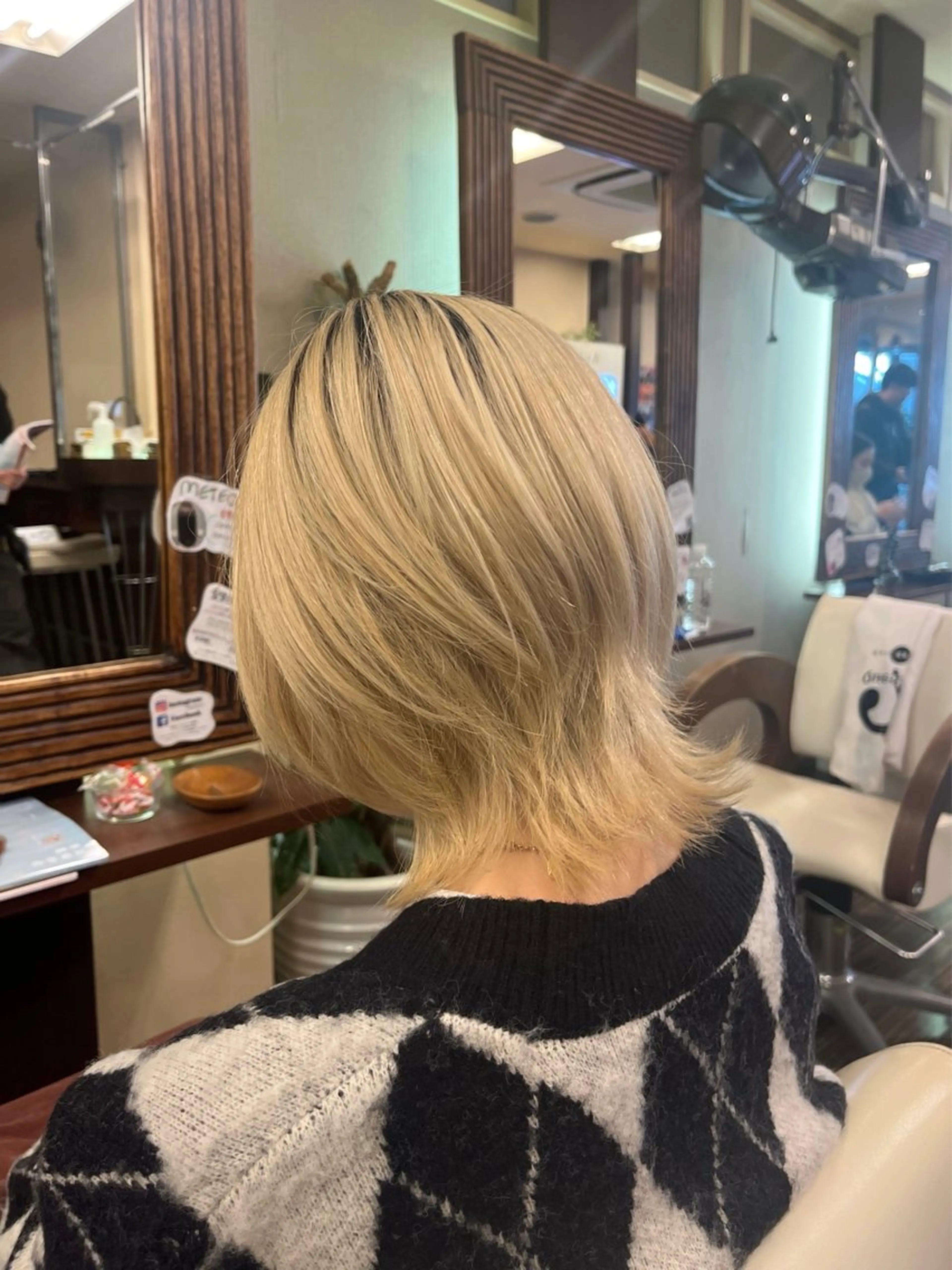 ショート カラー ハイトーンカラー くびれヘア ウルフカット カット ヘアカラー トリートメント 森 ハリス誠一のヘアスタイル