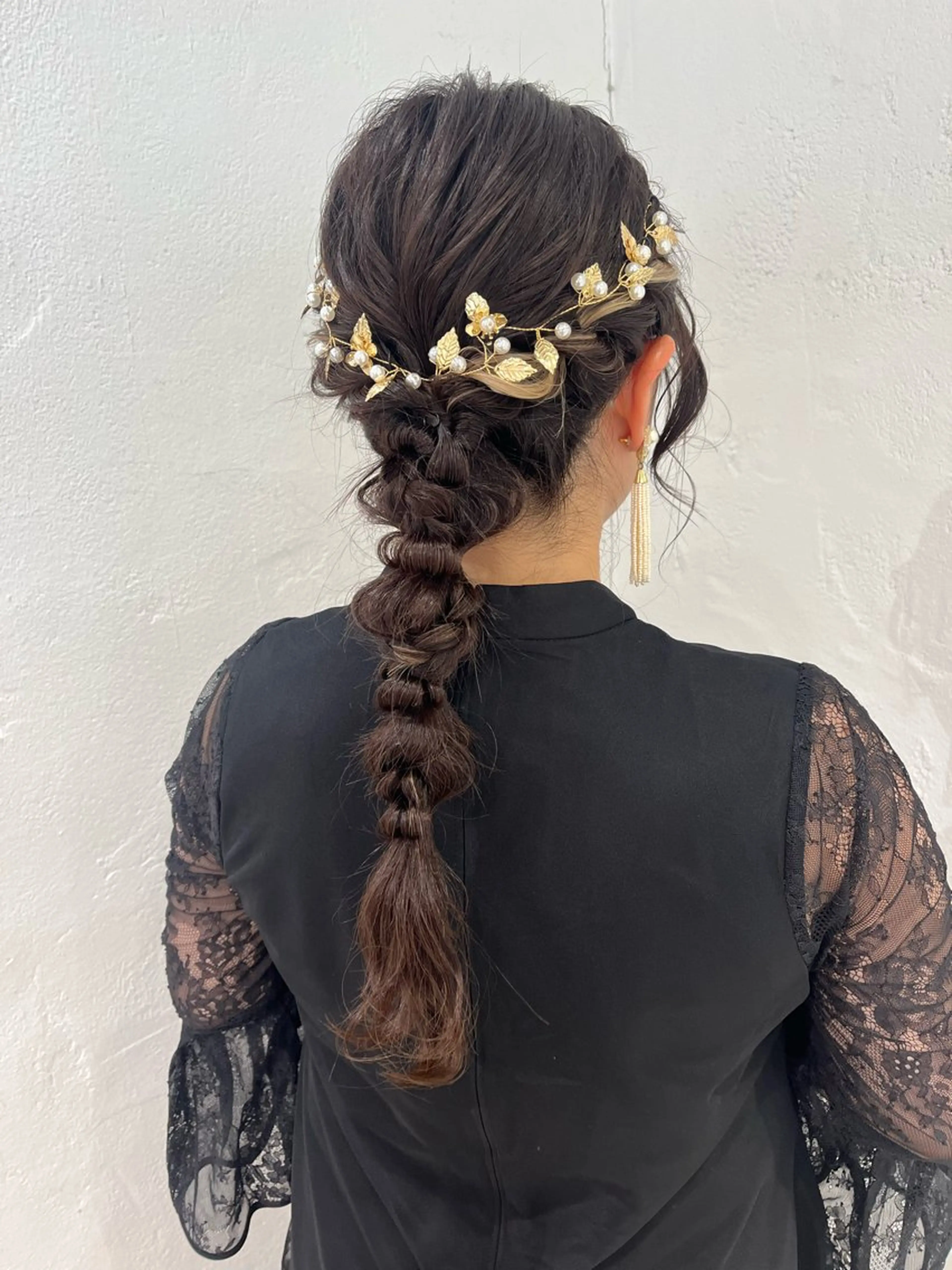 ロング ヘアアレンジ 結婚式・ブライダル ヘアセット 切りっぱなしボブ／ レイヤー／ベージュのヘアスタイル