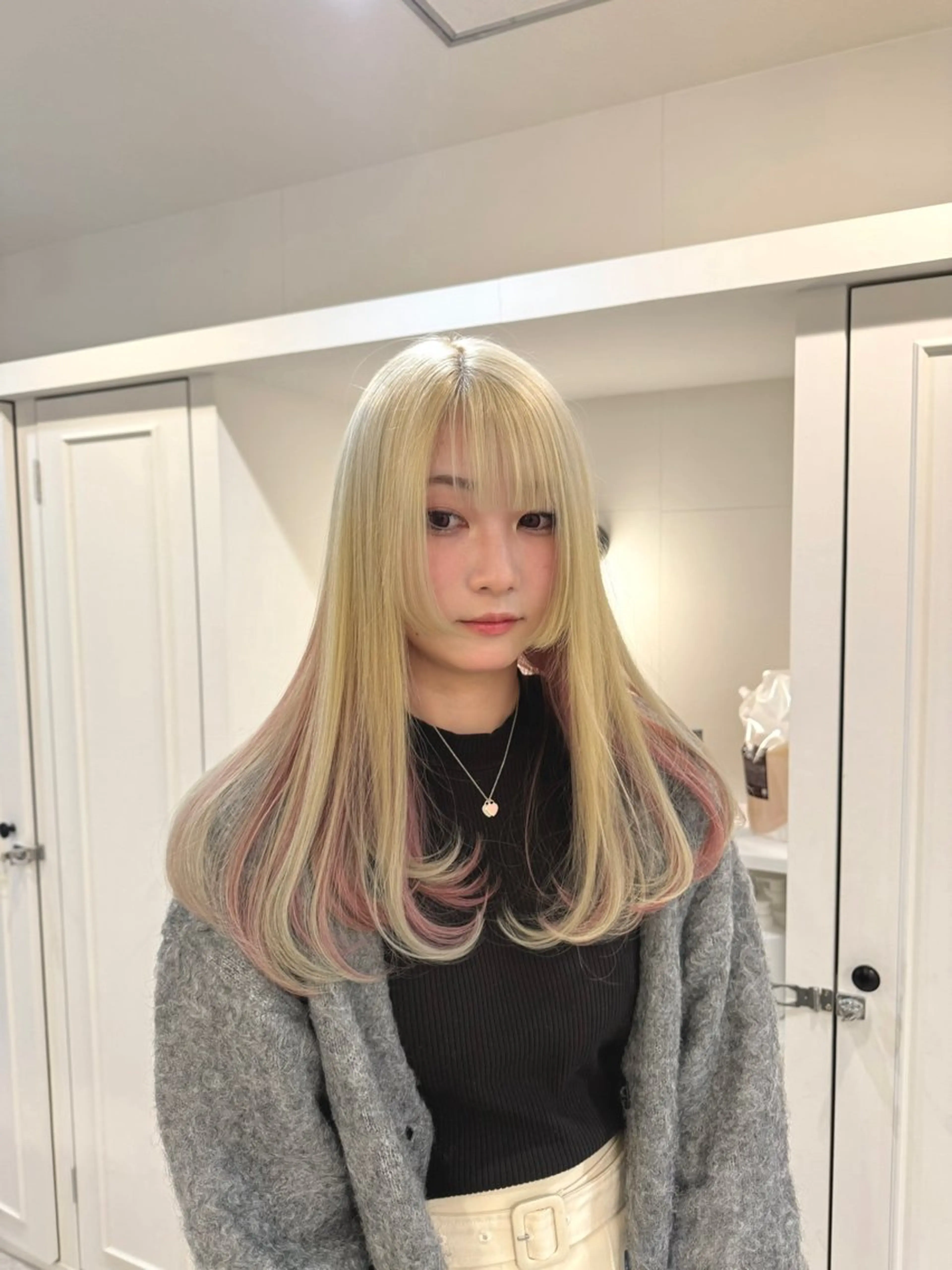ロング カラー ヘアアレンジ ブリーチ ブロンド ケアブリーチ ピンクカラー ホワイトブロンド カット ヘアカラー SALOWIN京都河原町Suite店所属・外国人風レイヤー/ ハイトーンSHUのヘアスタイル