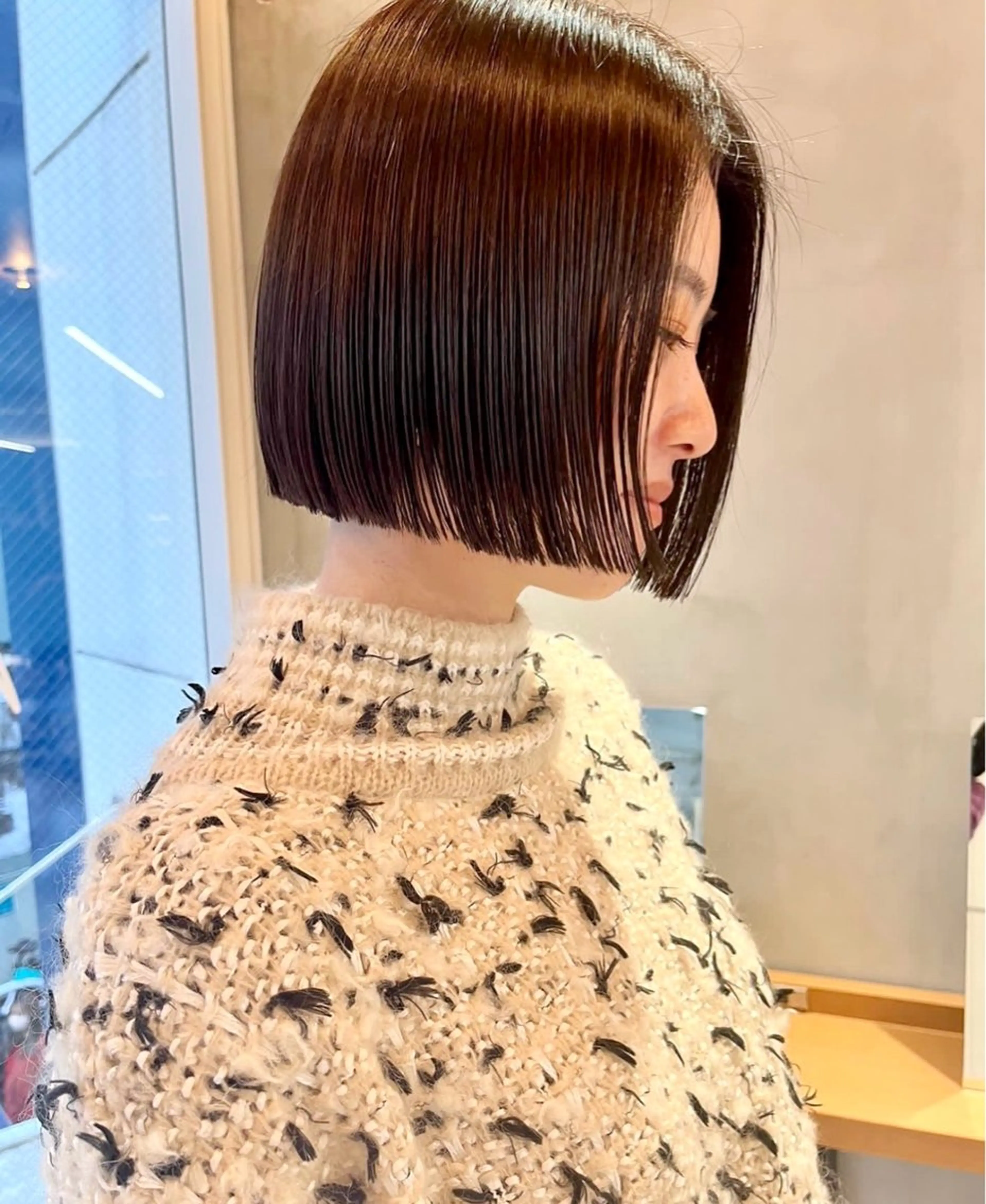 ショート レイヤーカット /センターパートのヘアスタイル