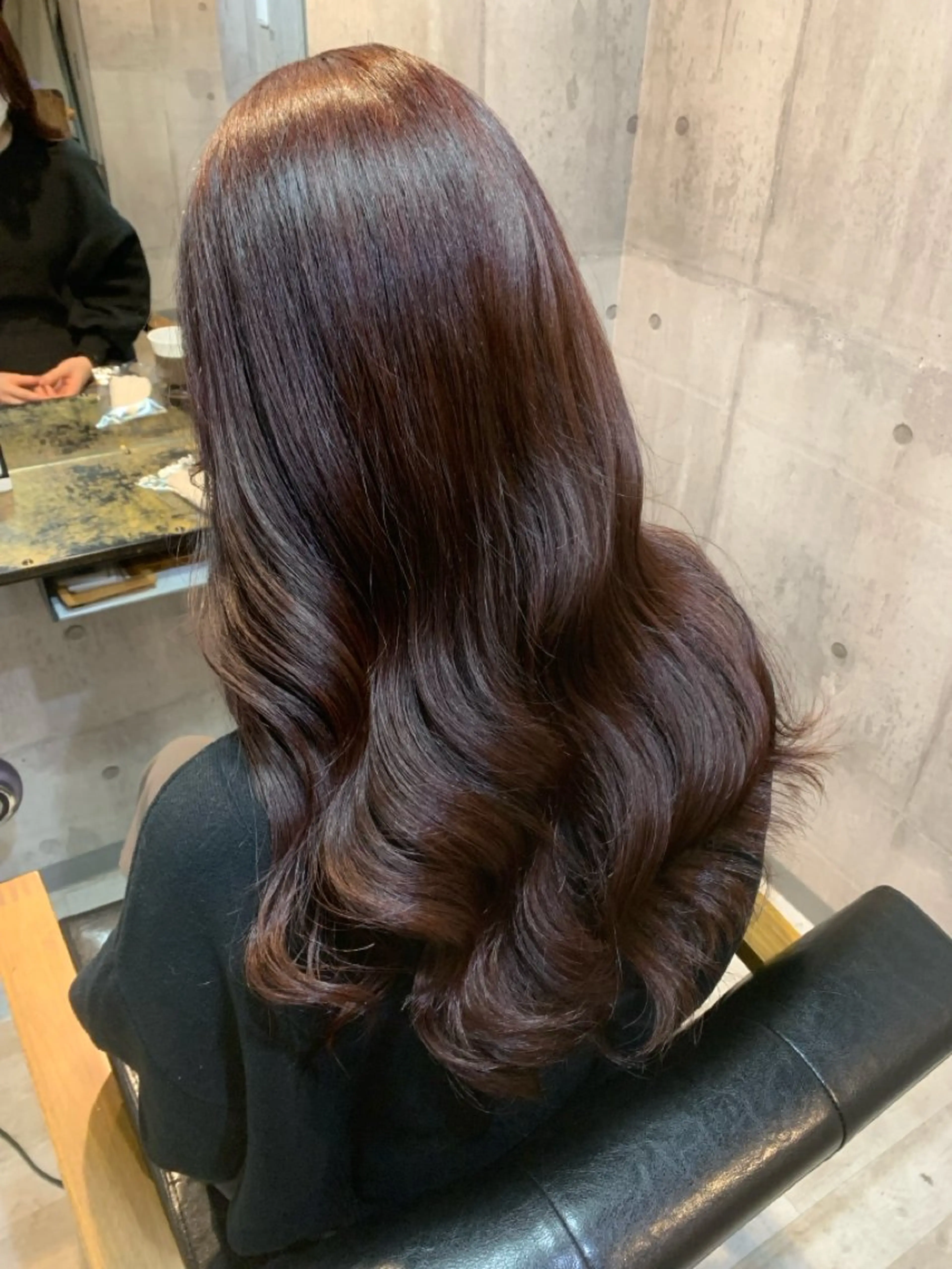 ロング Nagi レイヤー ハイトーンのヘアスタイル