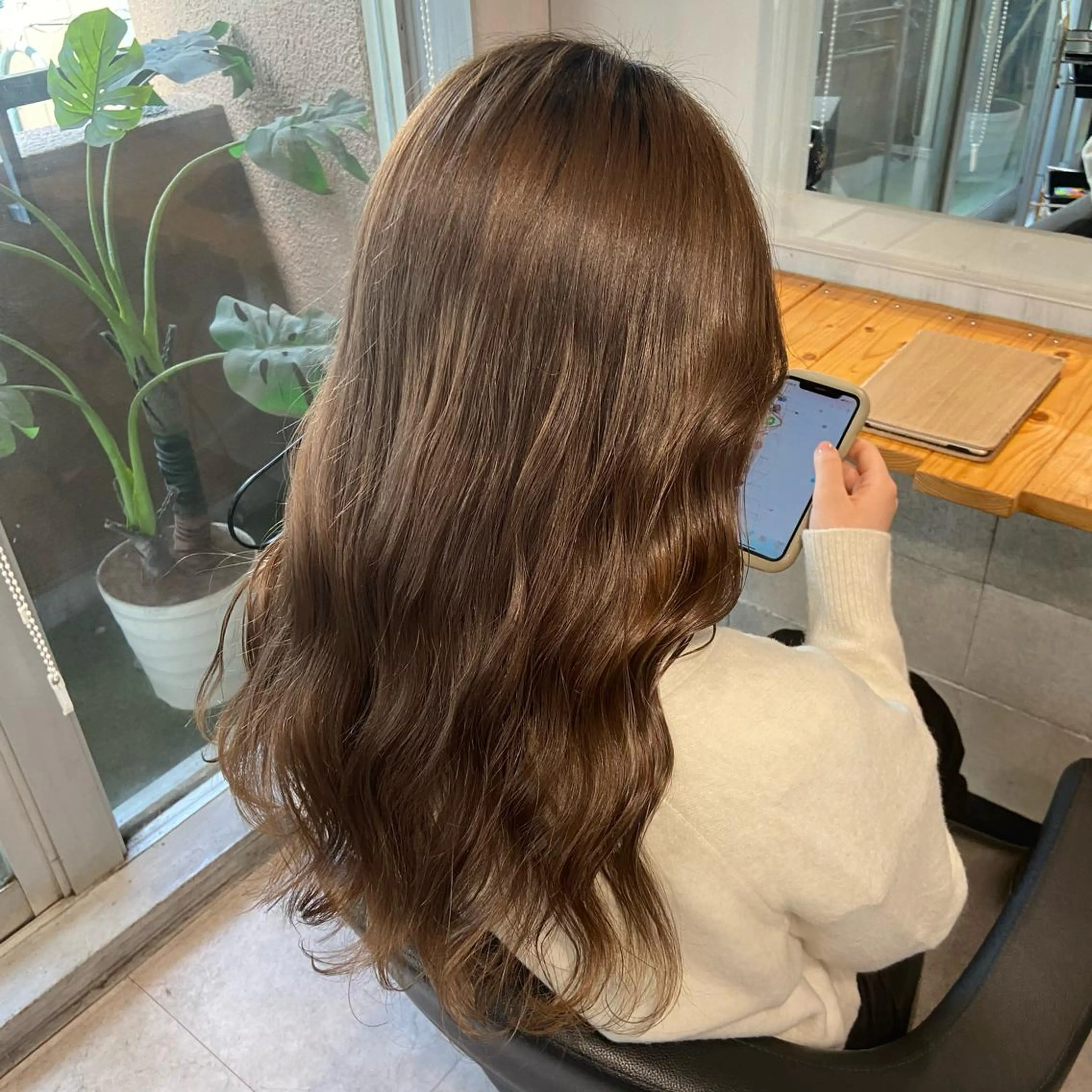 ロング カラー アッシュ ベージュカラー 黒髪 ブリーチ ブラウンカラー MEI🎀垢抜けカラ ー🎀韓国styleのヘアスタイル