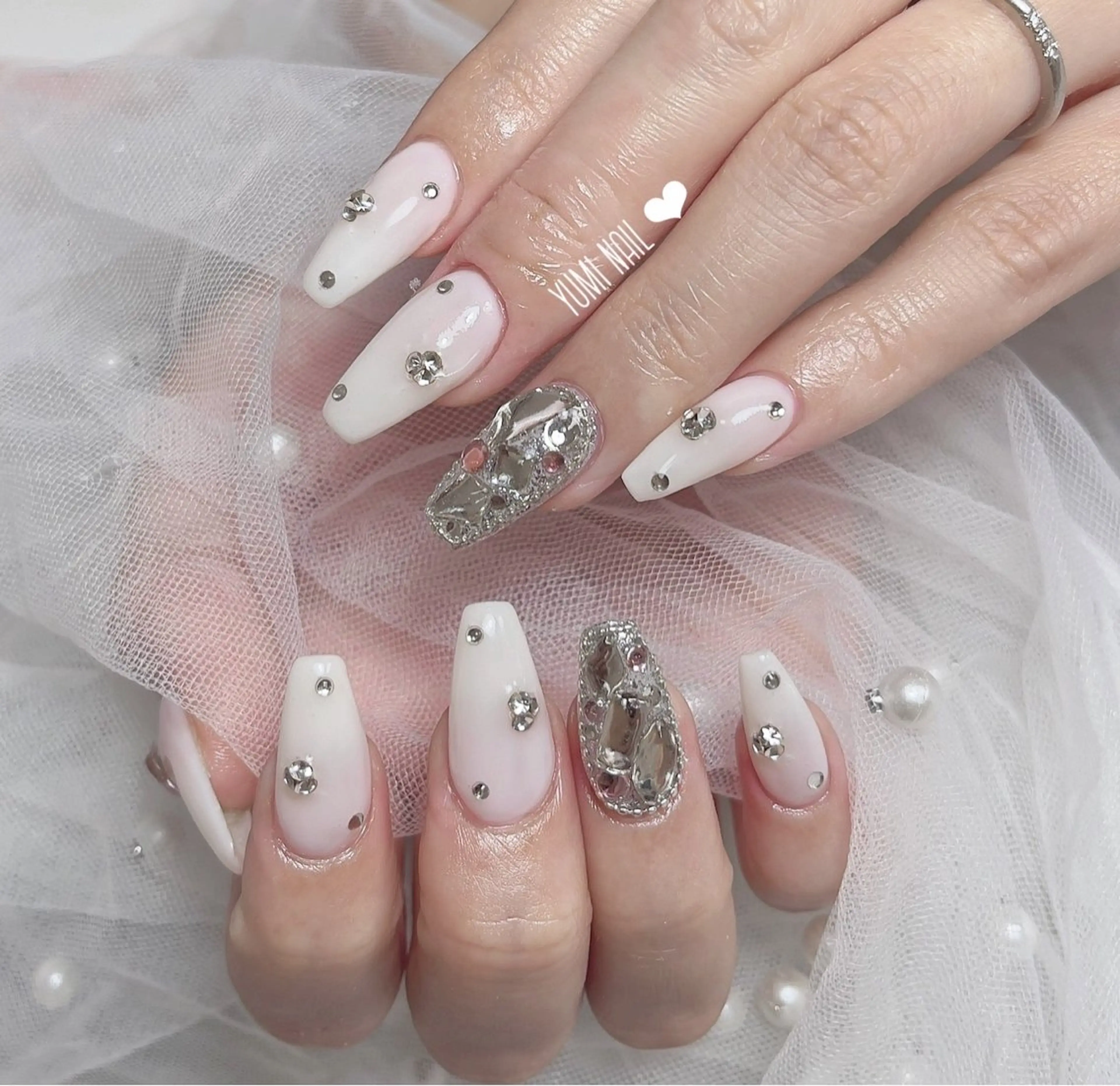 ネイル ハンドネイル 𝐲𝐮𝐦𝐢🎀 デザイン長さ出し専門のネイルデザイン