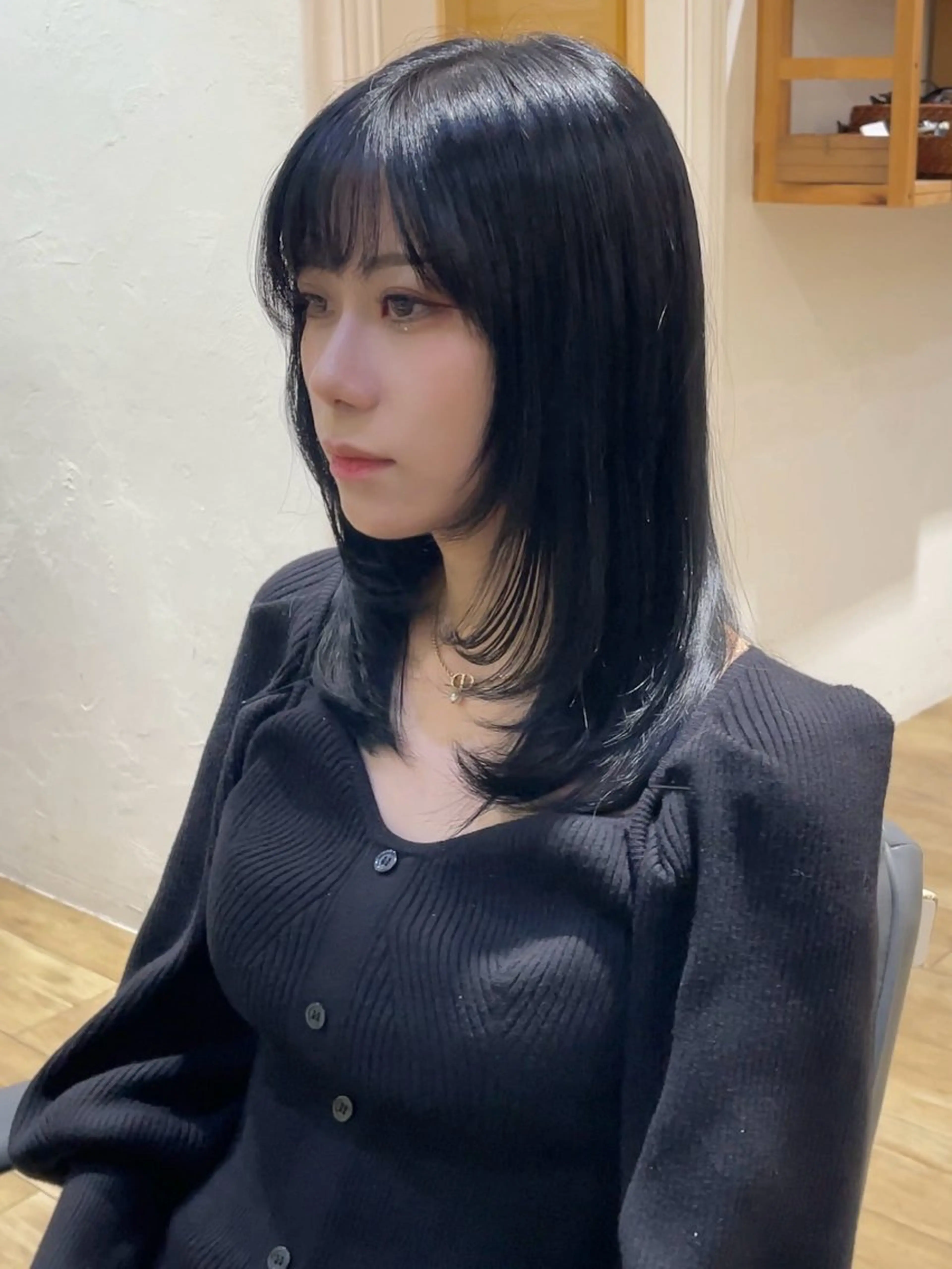ミディアム カラー 黒髪 透明感カラー ネイビーカラー 顔まわりレイヤー レイヤーカット カット ヘアカラー トリートメント ヘッドスパ 大人可愛い透明感🌟 小顔・韓国髪🌟野中のヘアスタイル