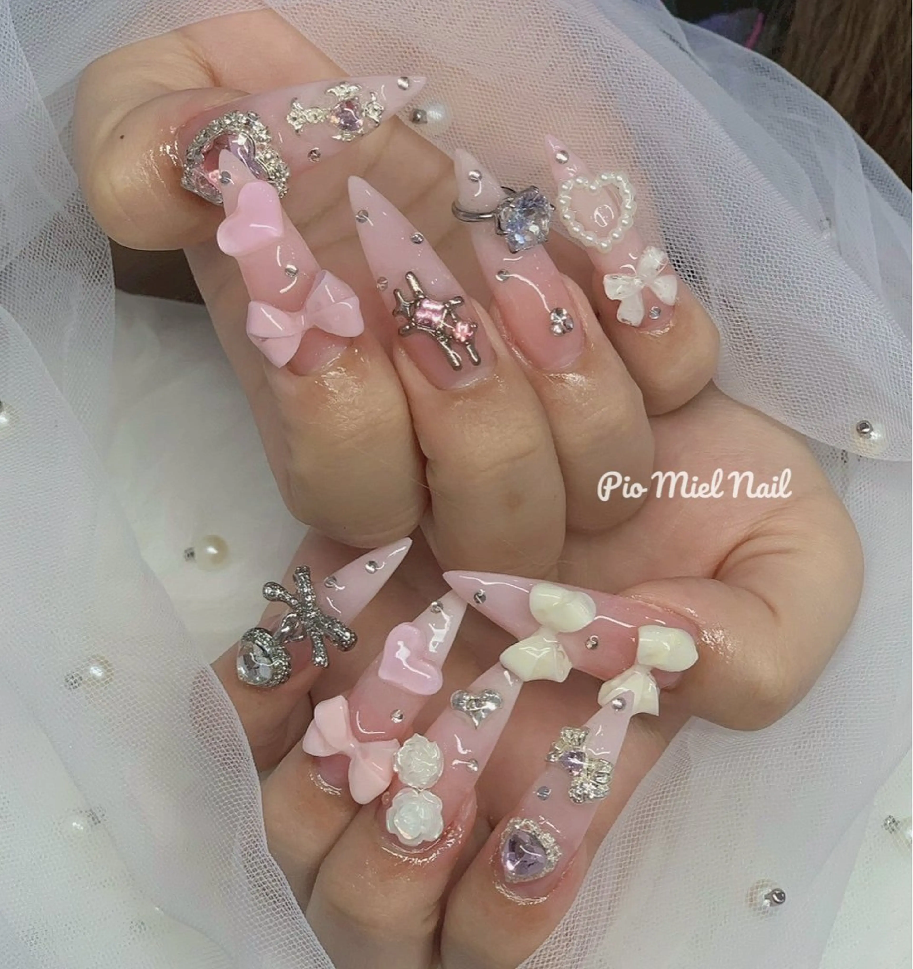 ロング 韓国風ヘア ハンドネイル Pio Mielのネイルデザイン