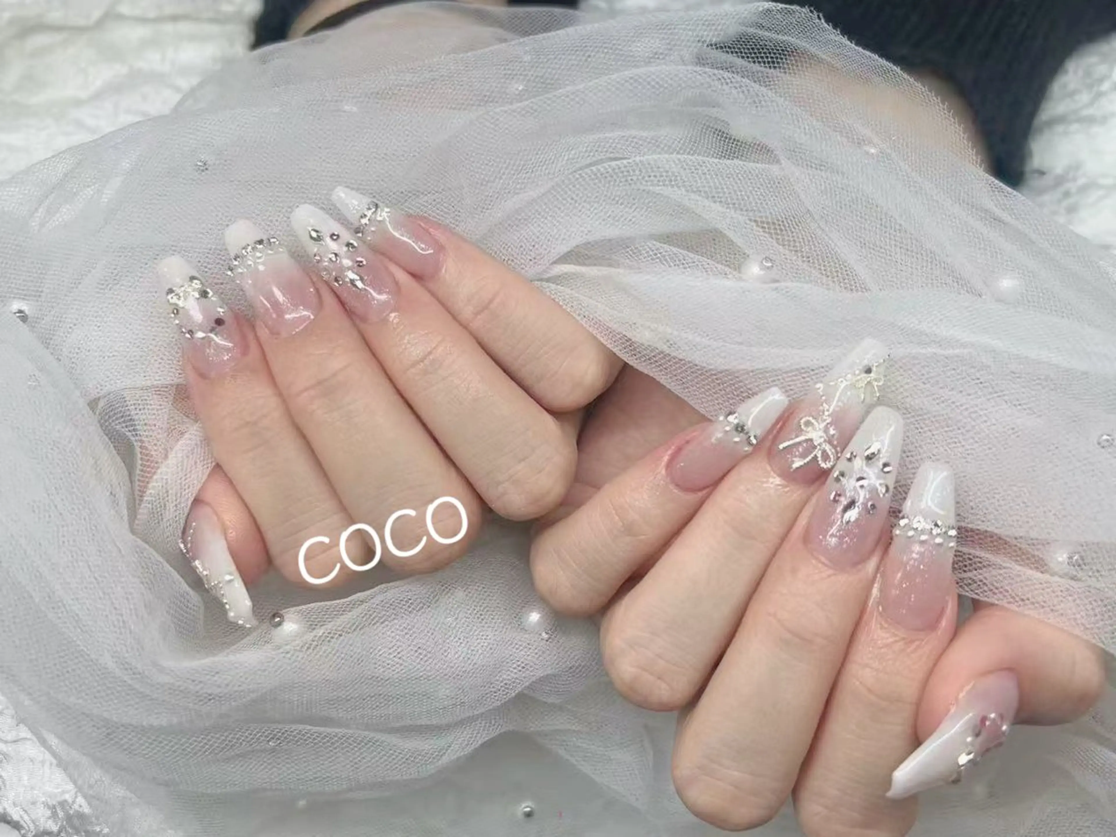 ネイル キラキラネイル ブライダルネイル ホワイト 冬ネイル クリスマス COCO ネイルのネイルデザイン