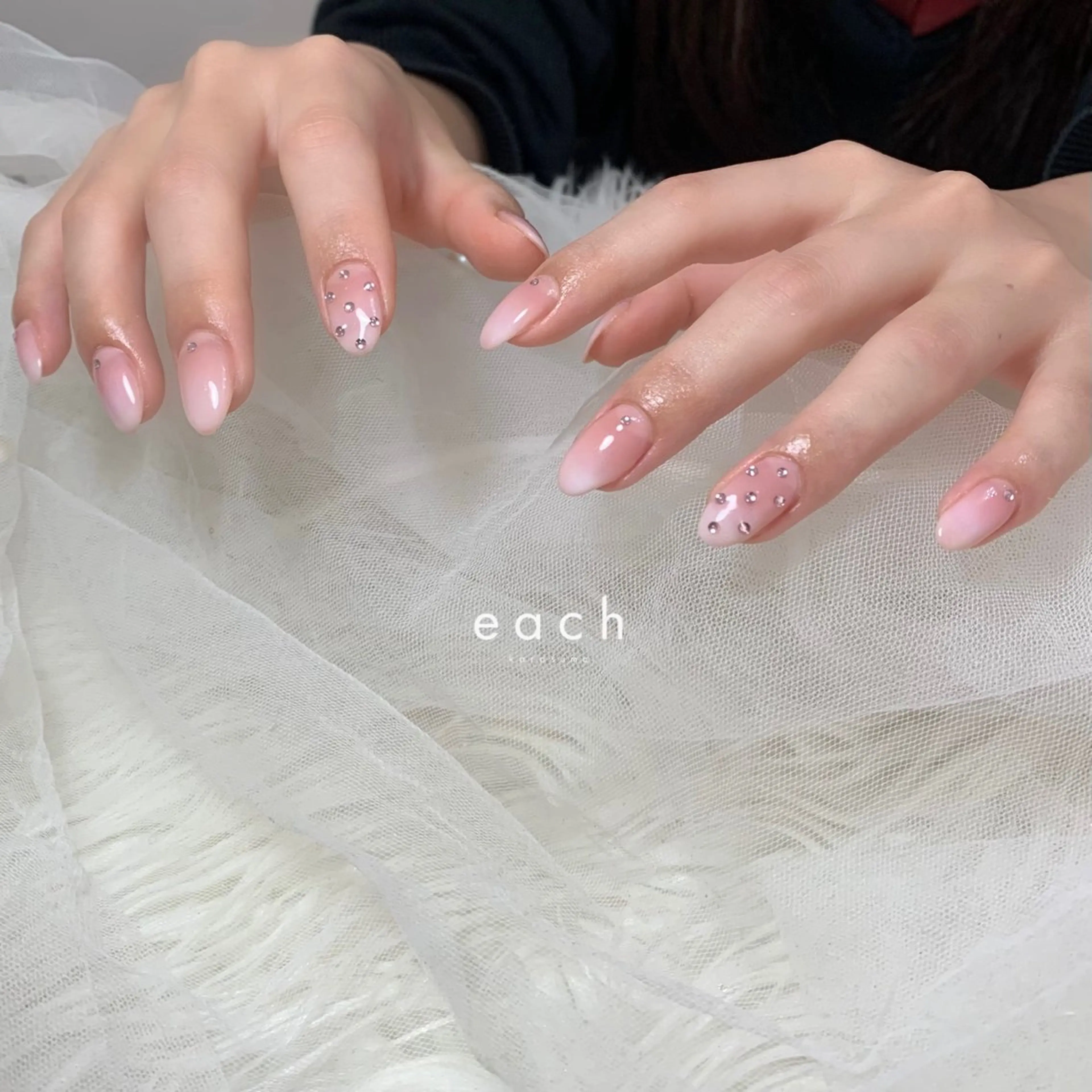 ネイル ストーンネイル ハンドネイル each Hibikiのネイルデザイン