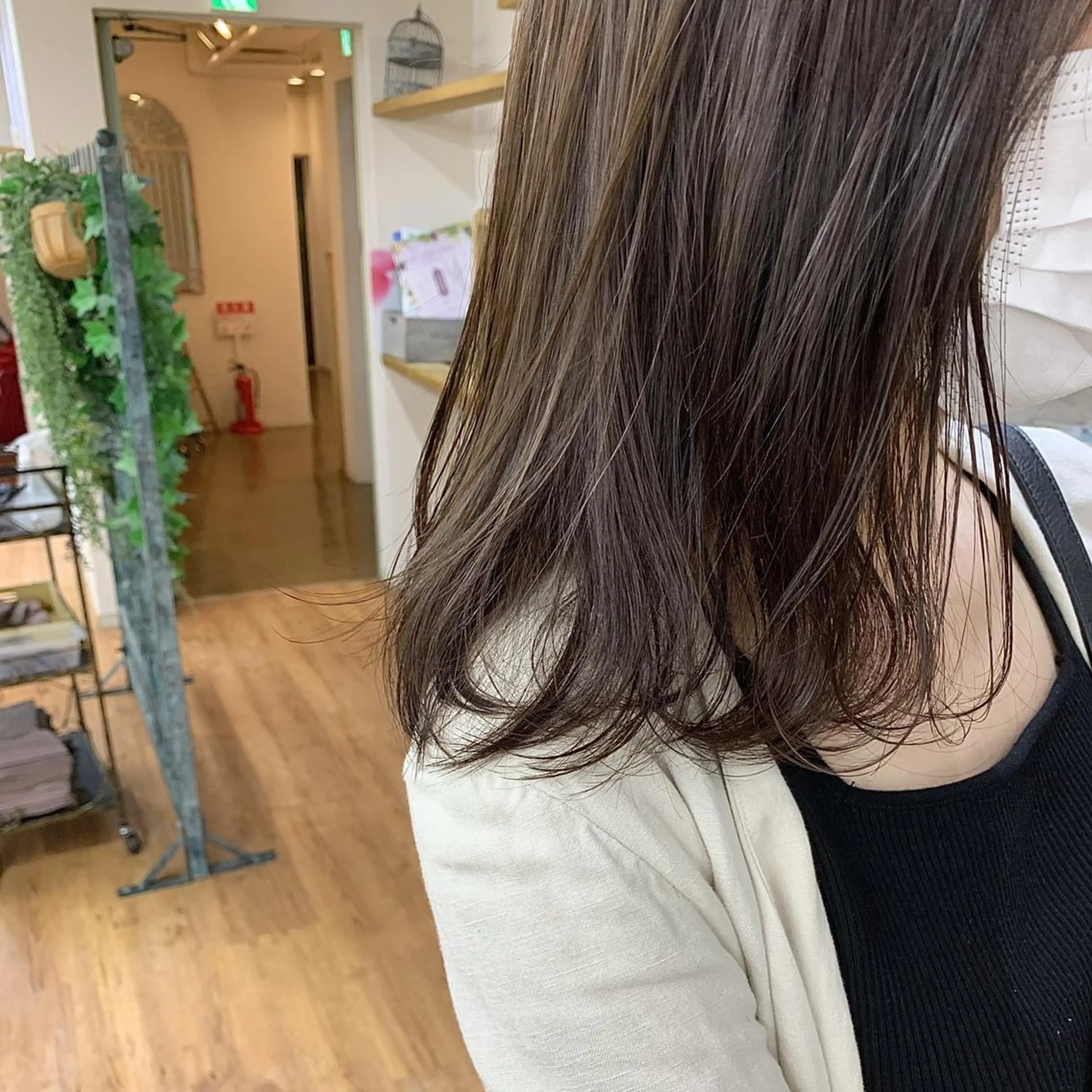 ミディアム カラー ブラウンカラー ココアブラウン お顔まわりカット🌱 emo.村松泉綺のヘアスタイル