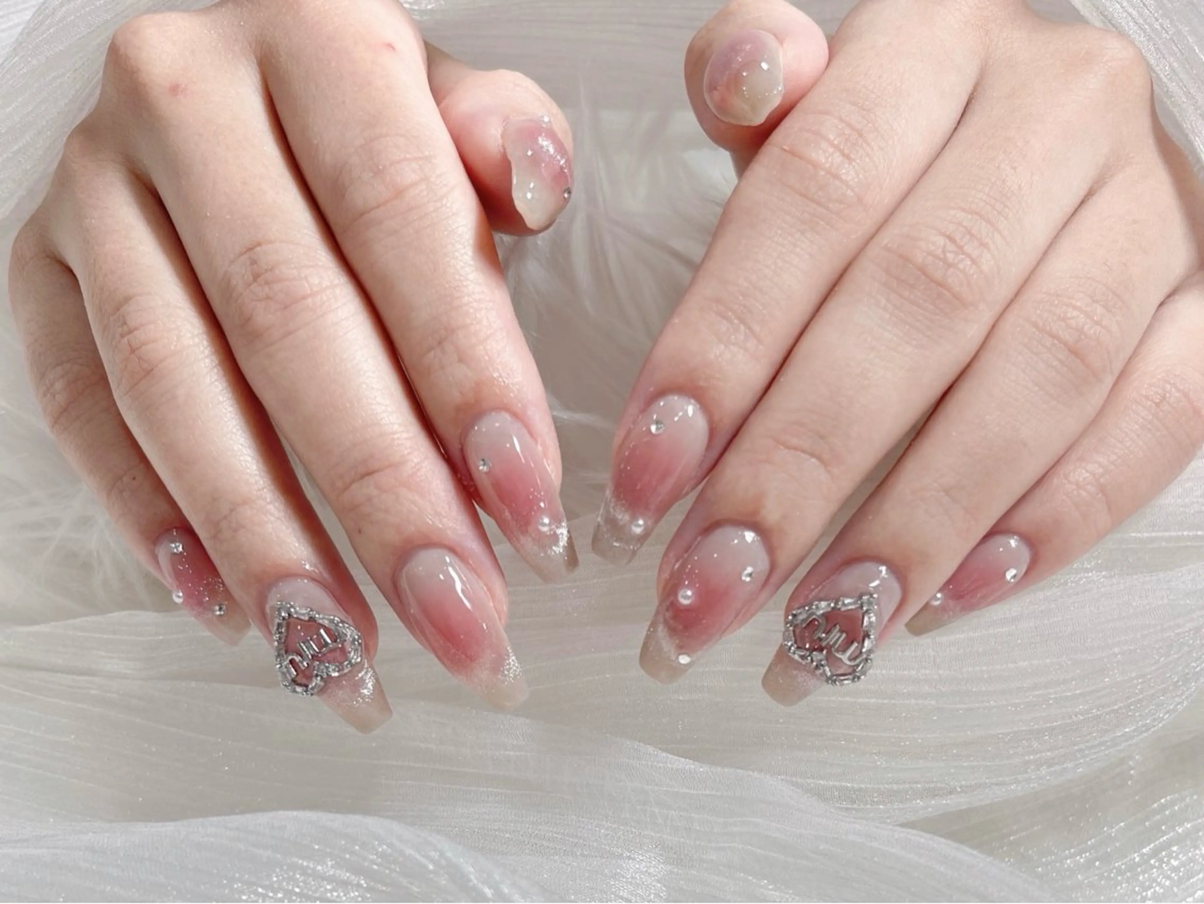 ネイル チークネイル フレンチネイル キラキラネイル マグネットネイル マグネットフレンチ ハンドネイル FLY Nail Salonのネイルデザイン