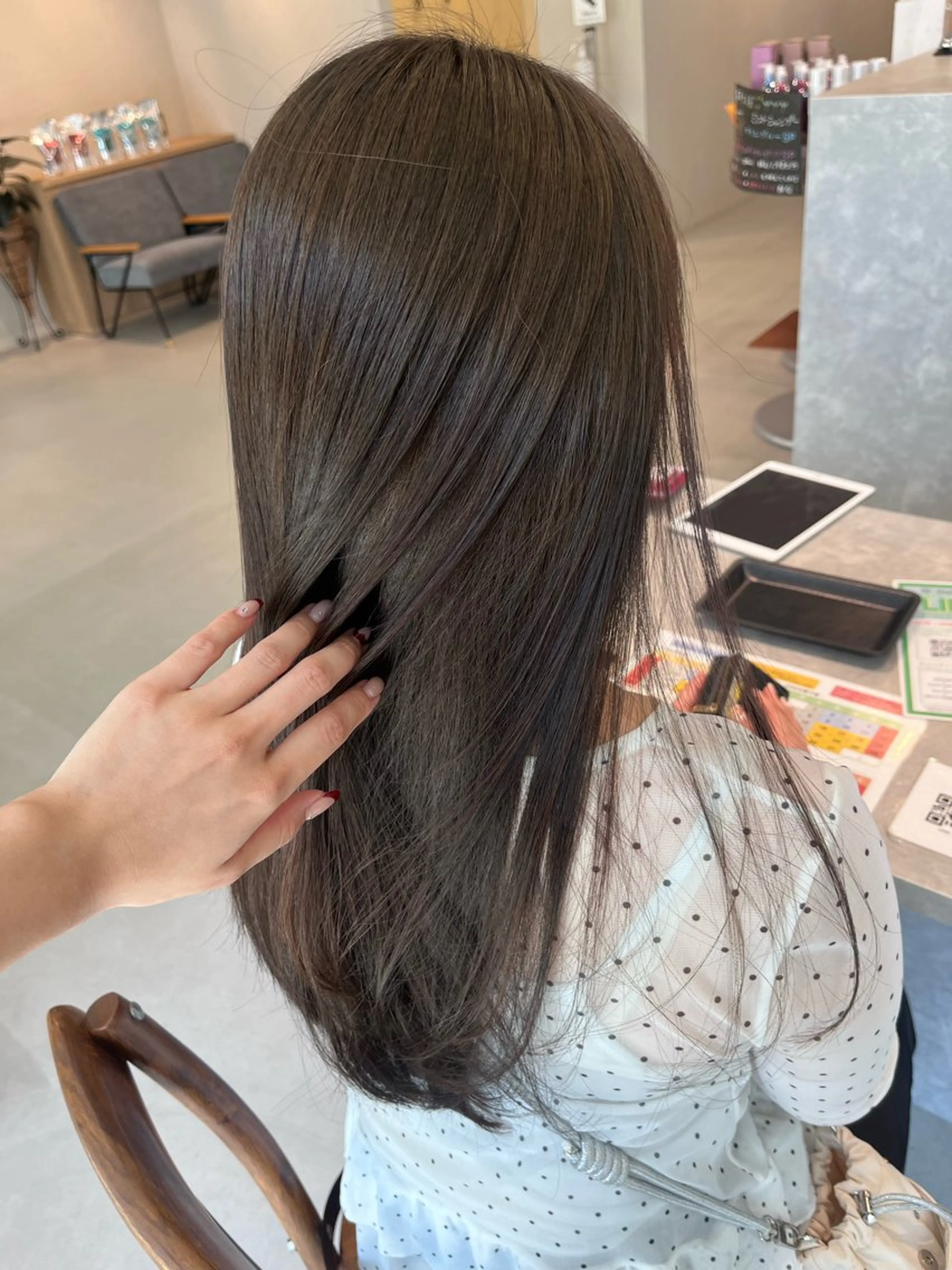 セミロング カラー グレージュ オリーブグレージュ オリーブグレー 透明感カラー🫧🌈 似合わせカット✂︎のヘアスタイル
