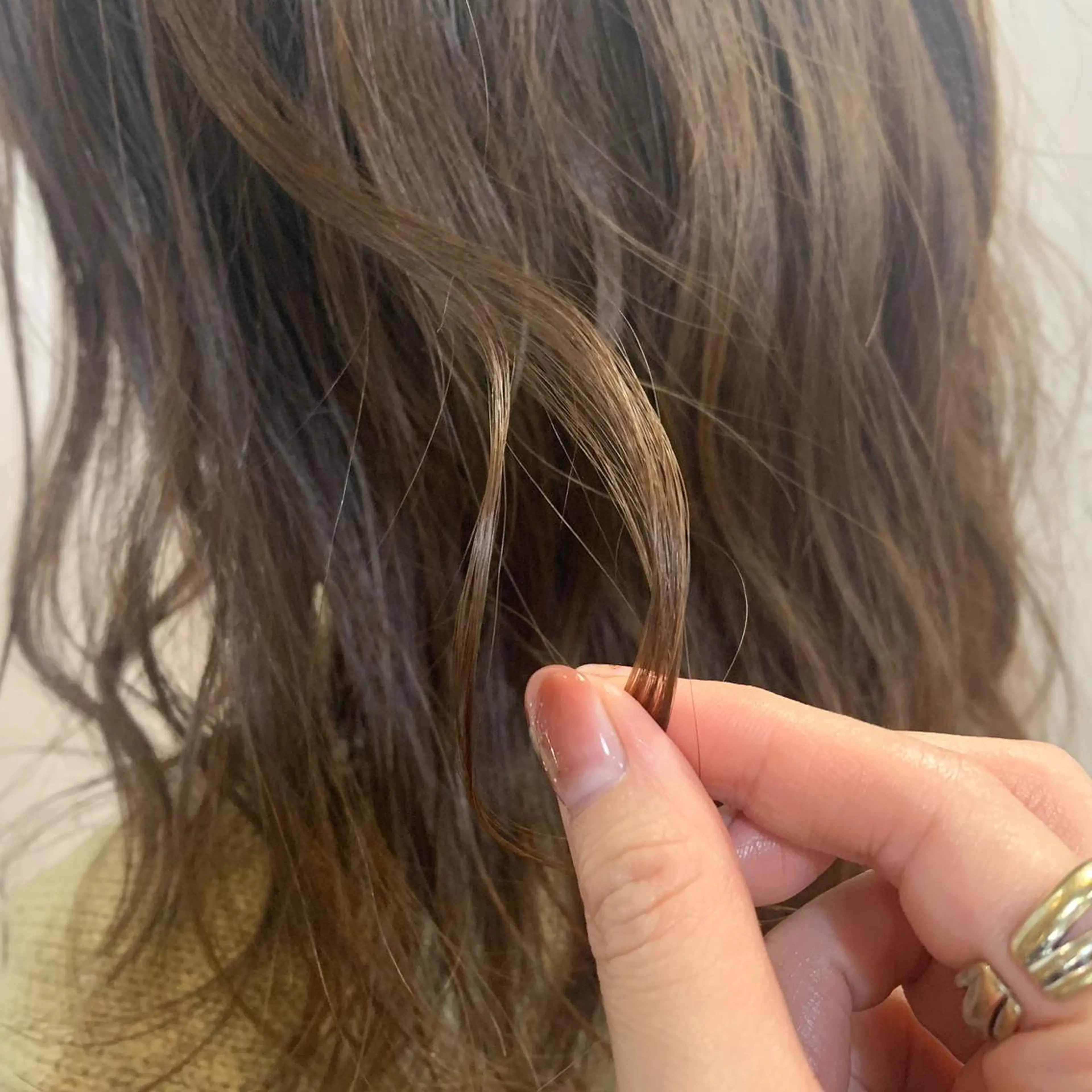 セミロング カラー アッシュ アッシュブラウン ブラウンカラー イルミナカラー 【Uneユヌ】菊地 春那のヘアスタイル