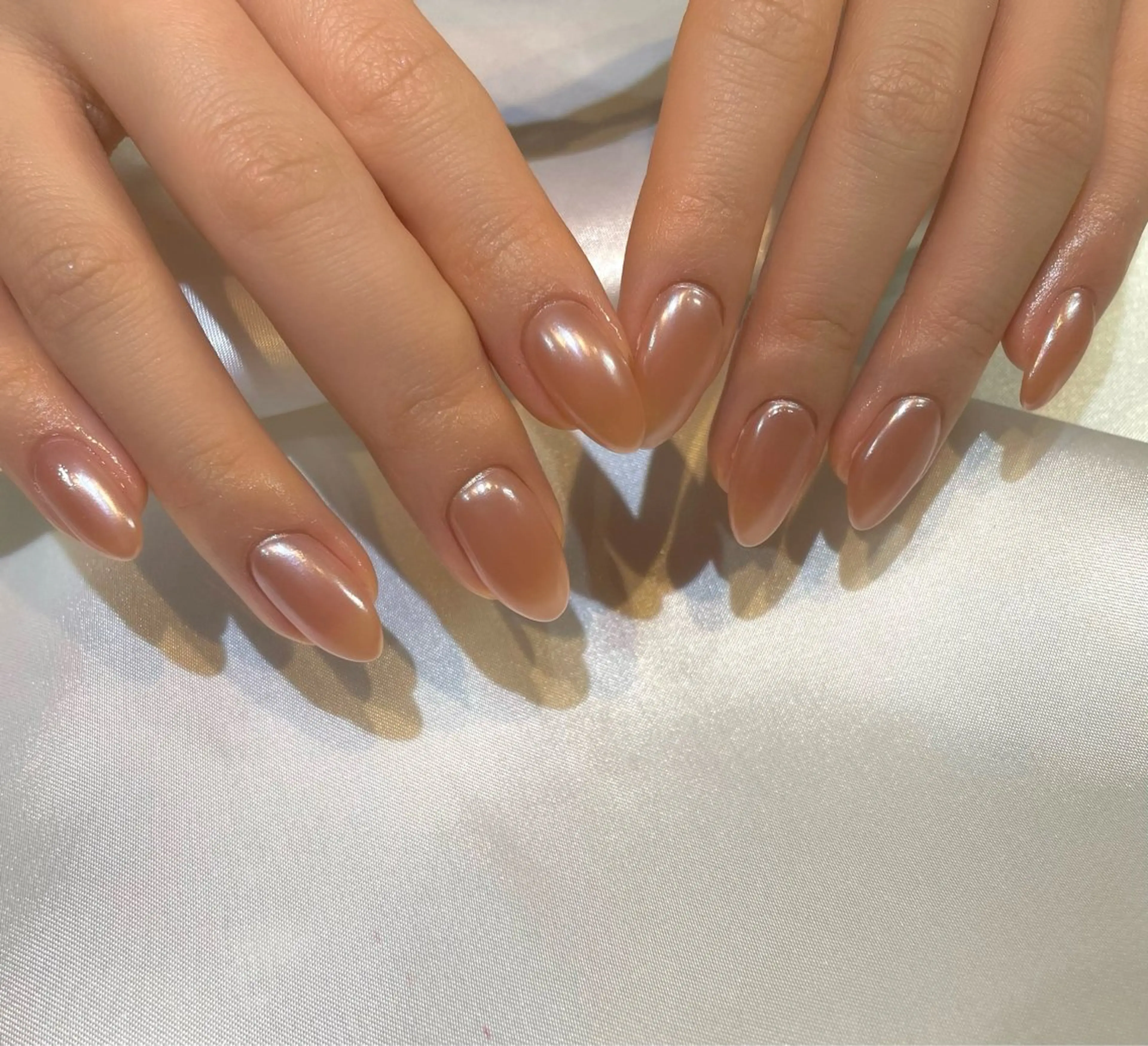 ネイル ブラウン ミラーネイル ピンク ホワイト 糀屋 彩奈のネイルデザイン