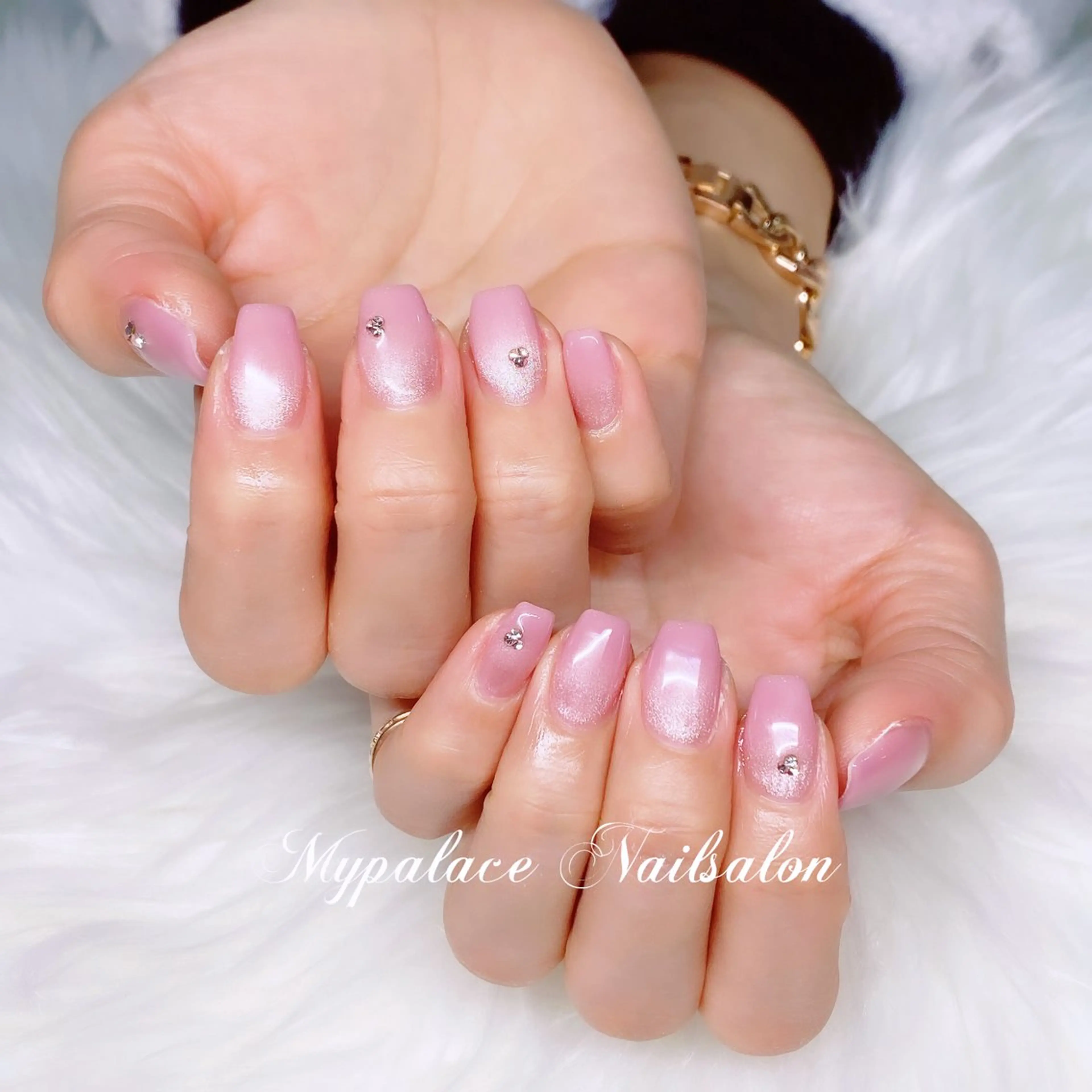 ネイル キラキラネイル マグネットネイル ピンク ストーンネイル ハンドネイル Yuis Nailスカルプ専門のネイルデザイン