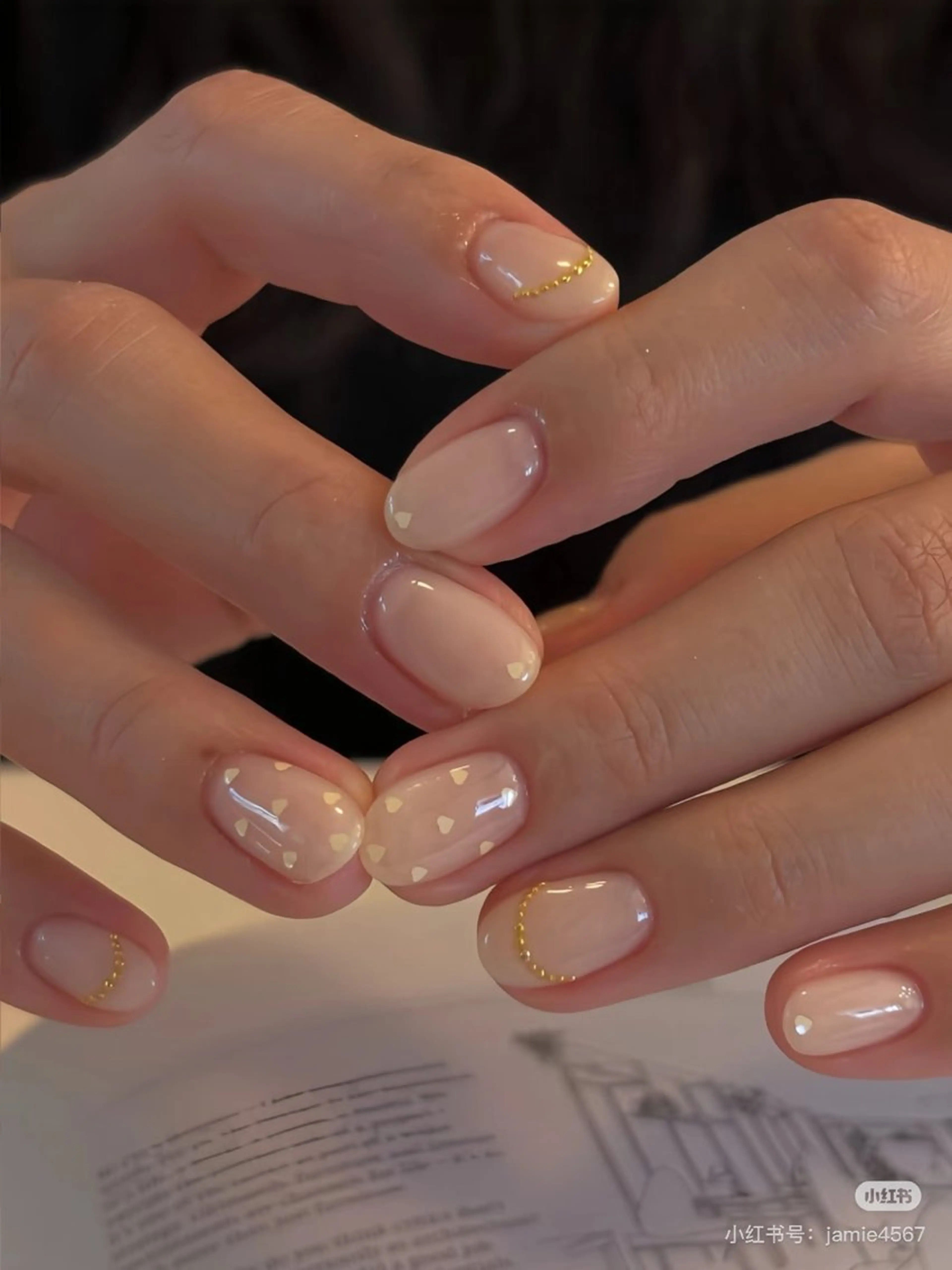 ネイル ハンドネイル チョウ 🦋のネイルデザイン