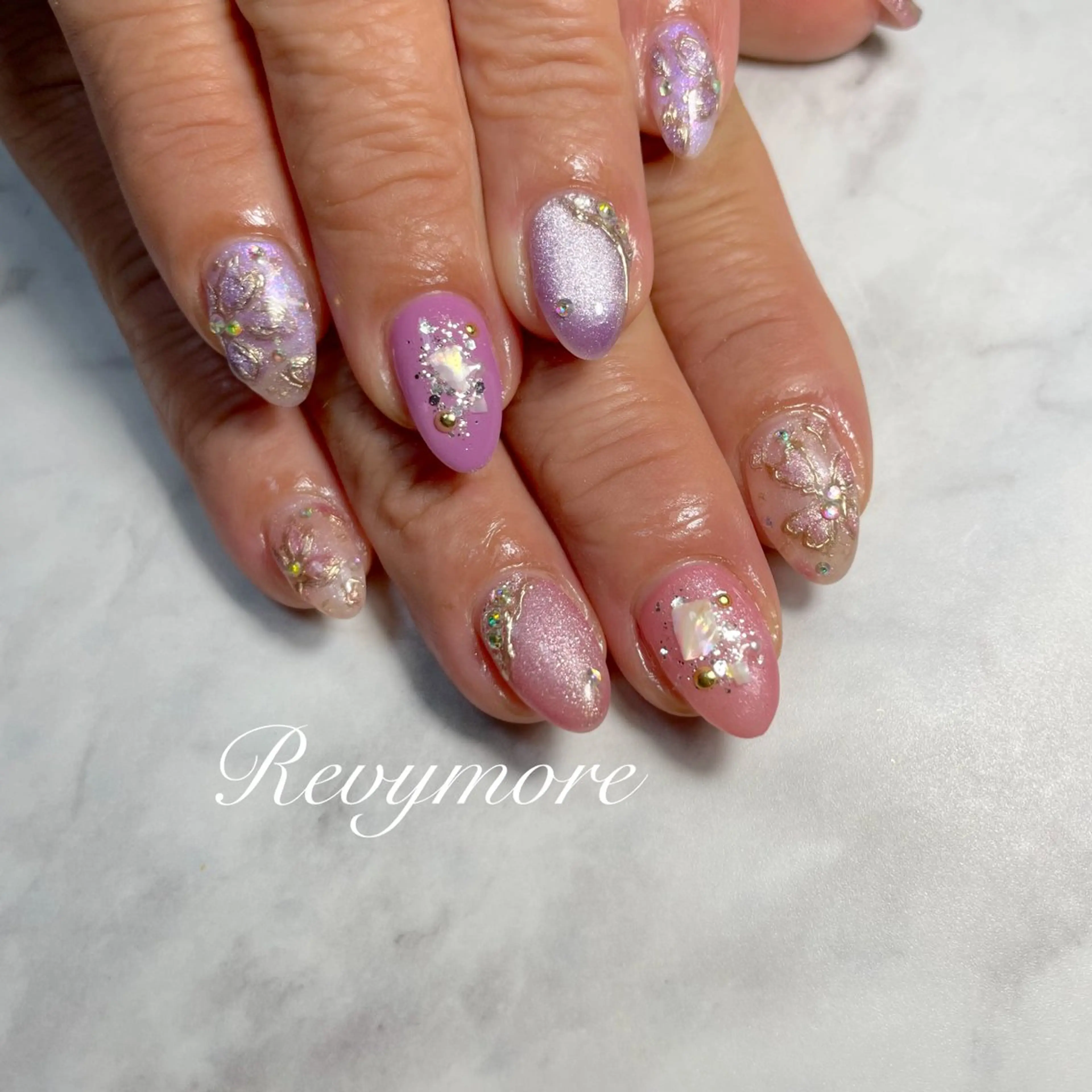 ネイル フラワーネイル ジェルネイル キラキラネイル ニュアンスネイル オフィスネイル nail salon Revymore所属・nail salon Revymoreのネイルデザイン