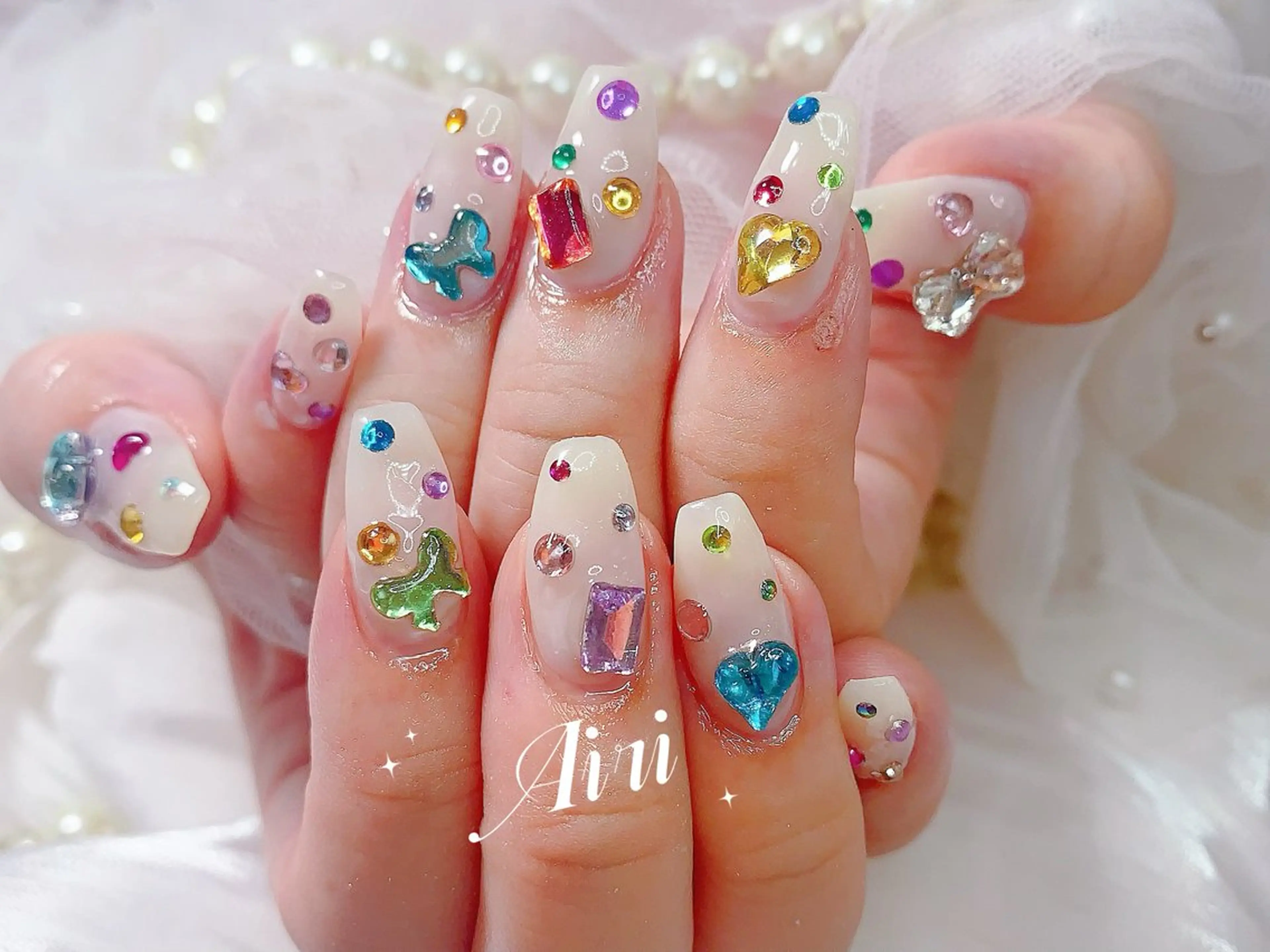 ネイル ハンドネイル ネイルサロンAiri 長さ出し·シンプルのネイルデザイン