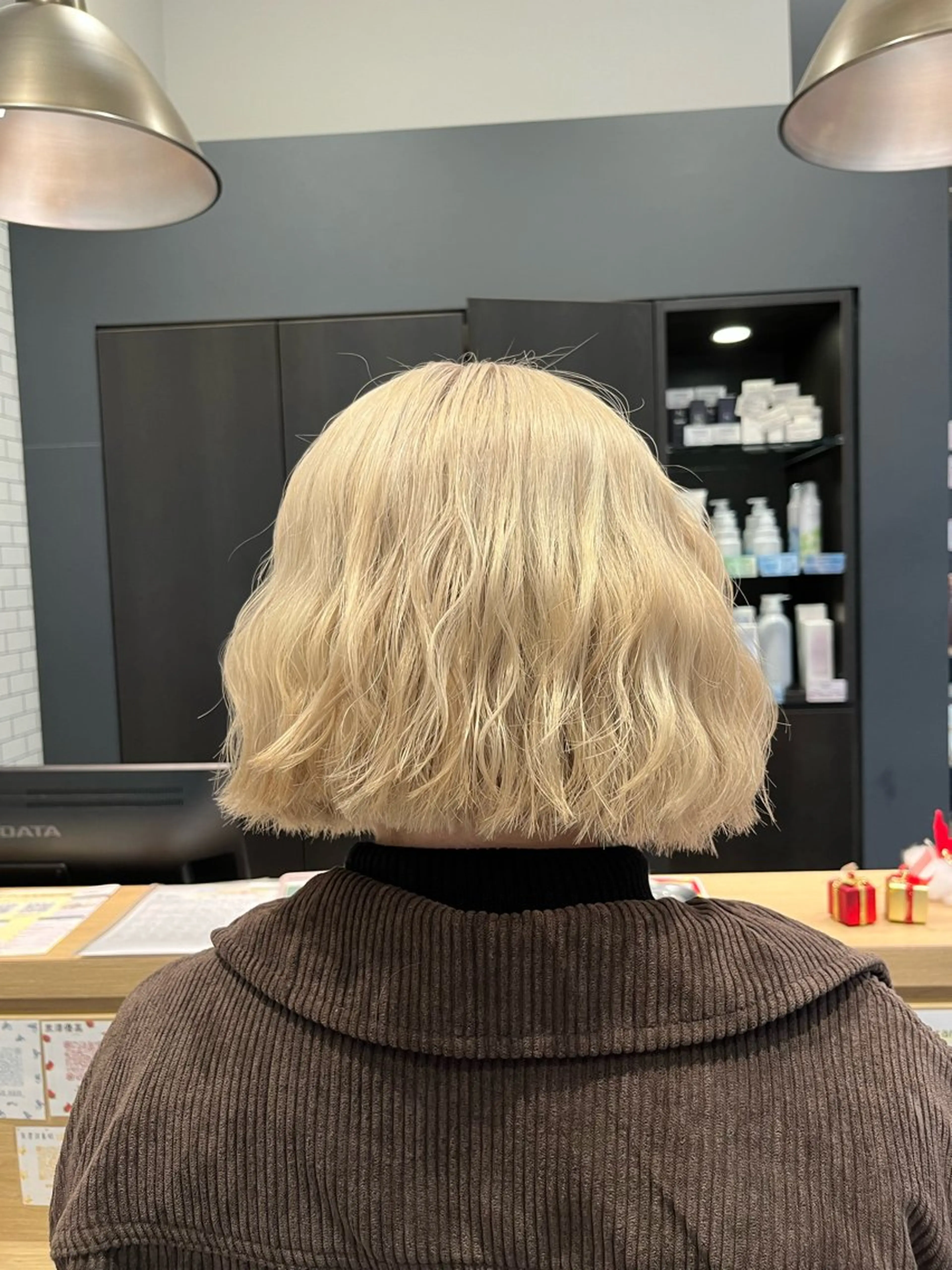 ショート ヘアカラー トリートメント Yahiko ハイトーンのヘアスタイル