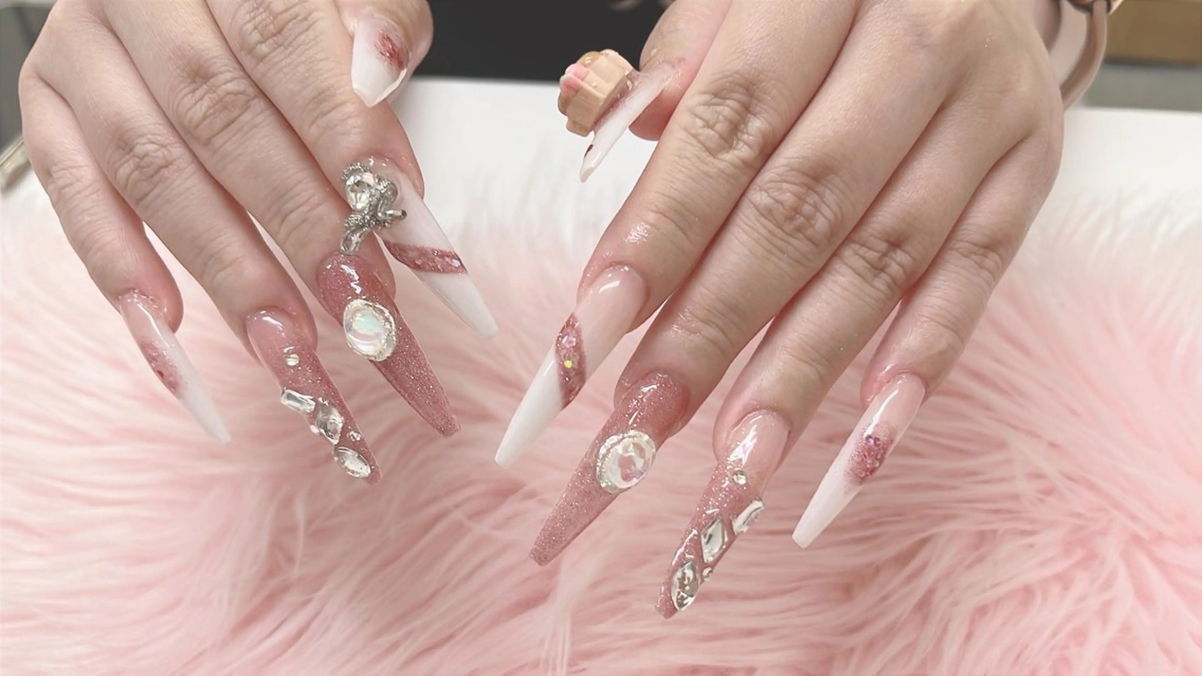 ネイル MIYA  nail&   eyelash所属・MIYA NAIL シシのネイルデザイン