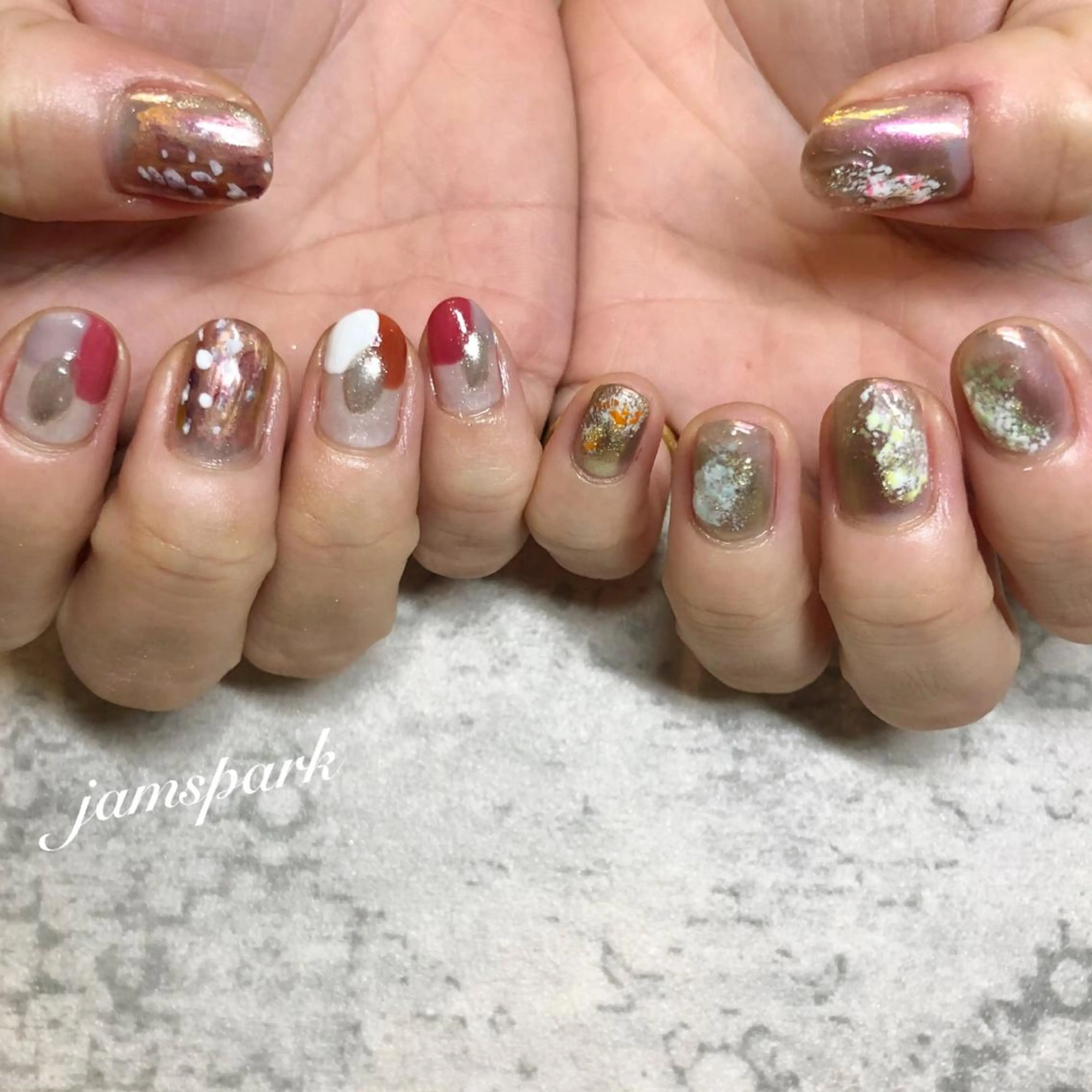 ネイル アートネイル ボルドー ドット ミラーネイル ニュアンスネイル ハンドネイル jamspark ✨のネイルデザイン