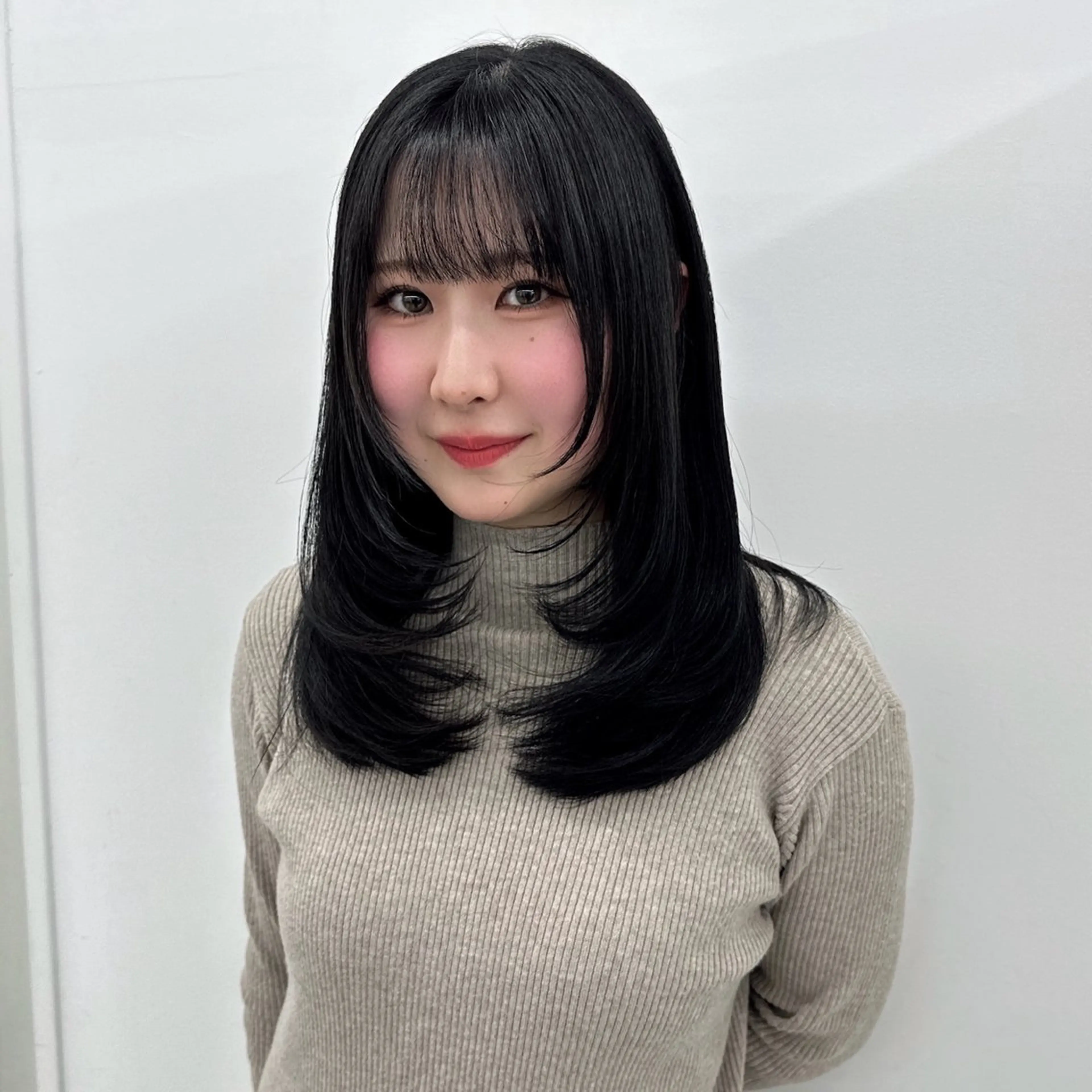 ミディアム カラー カット ヘアカラー トリートメント ブリーチなし/レイヤ ー特化🌈Tommyのヘアスタイル