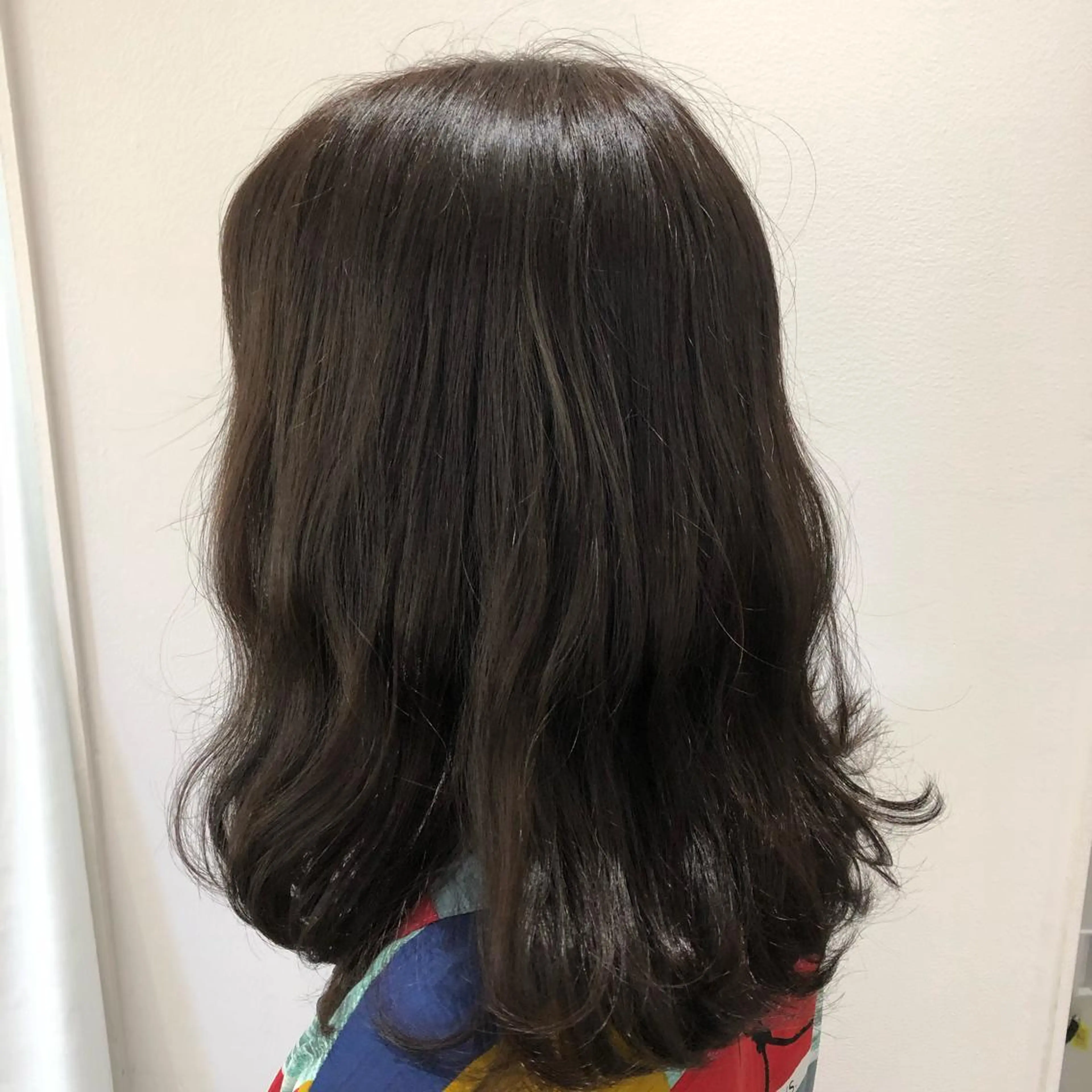 セミロング カラー 上平 綾菜のヘアスタイル