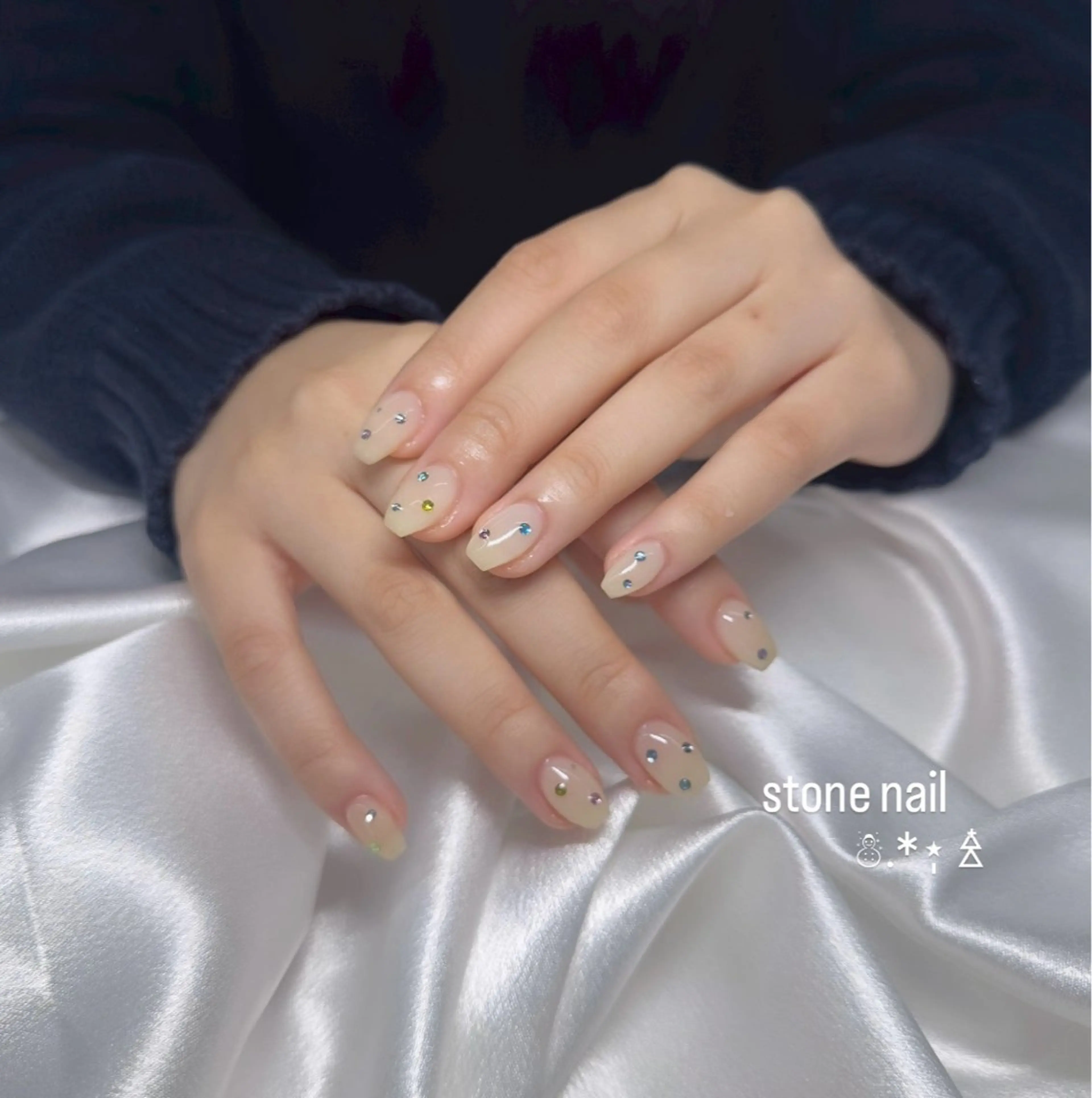 ネイル 韓国ネイル オフィスネイル ワンカラーネイル シンプルネイル ストーンネイル ハンドネイル Moana Oukaのネイルデザイン