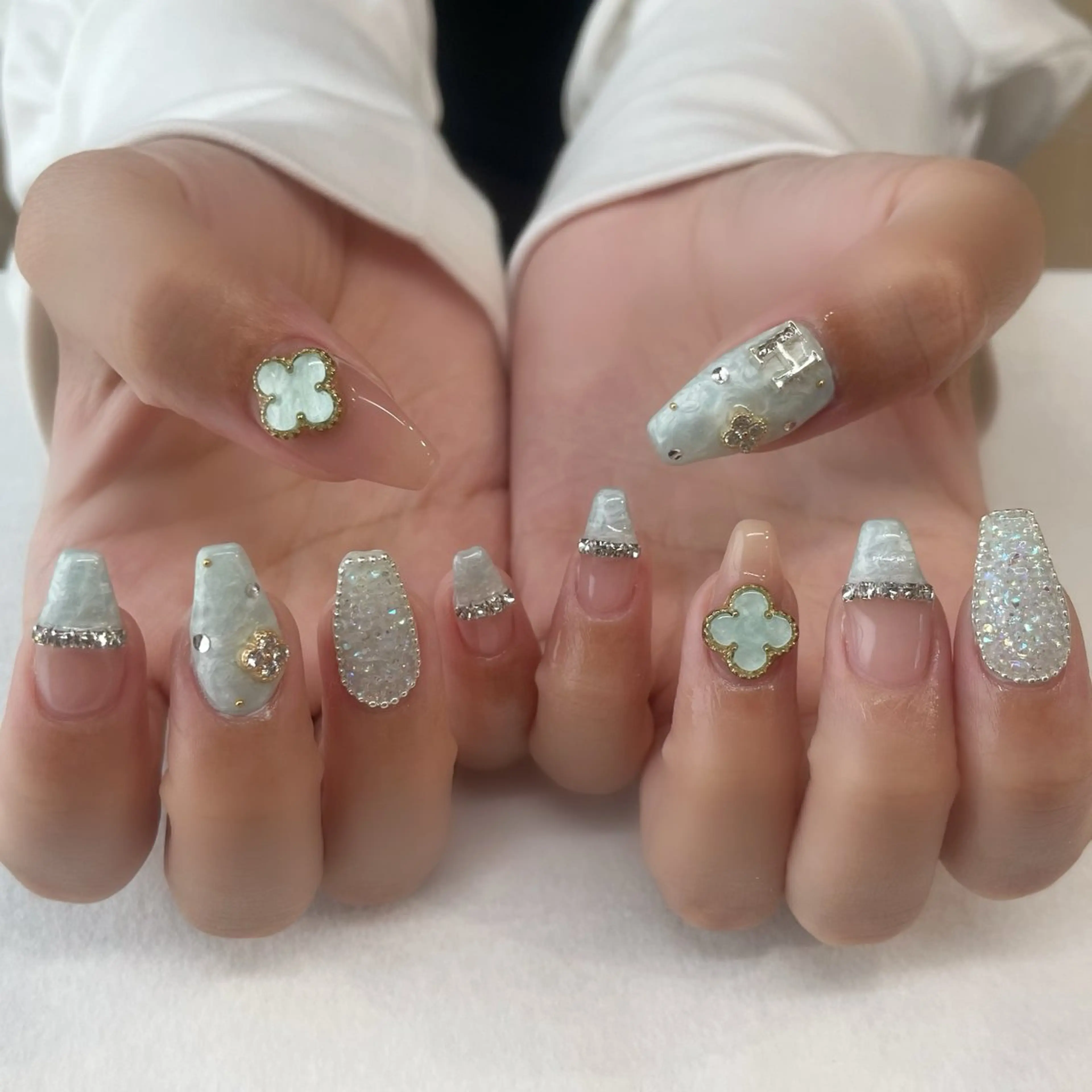 ネイル ハンドネイル 🌈🐰 saki. m 🐰🌈のネイルデザイン