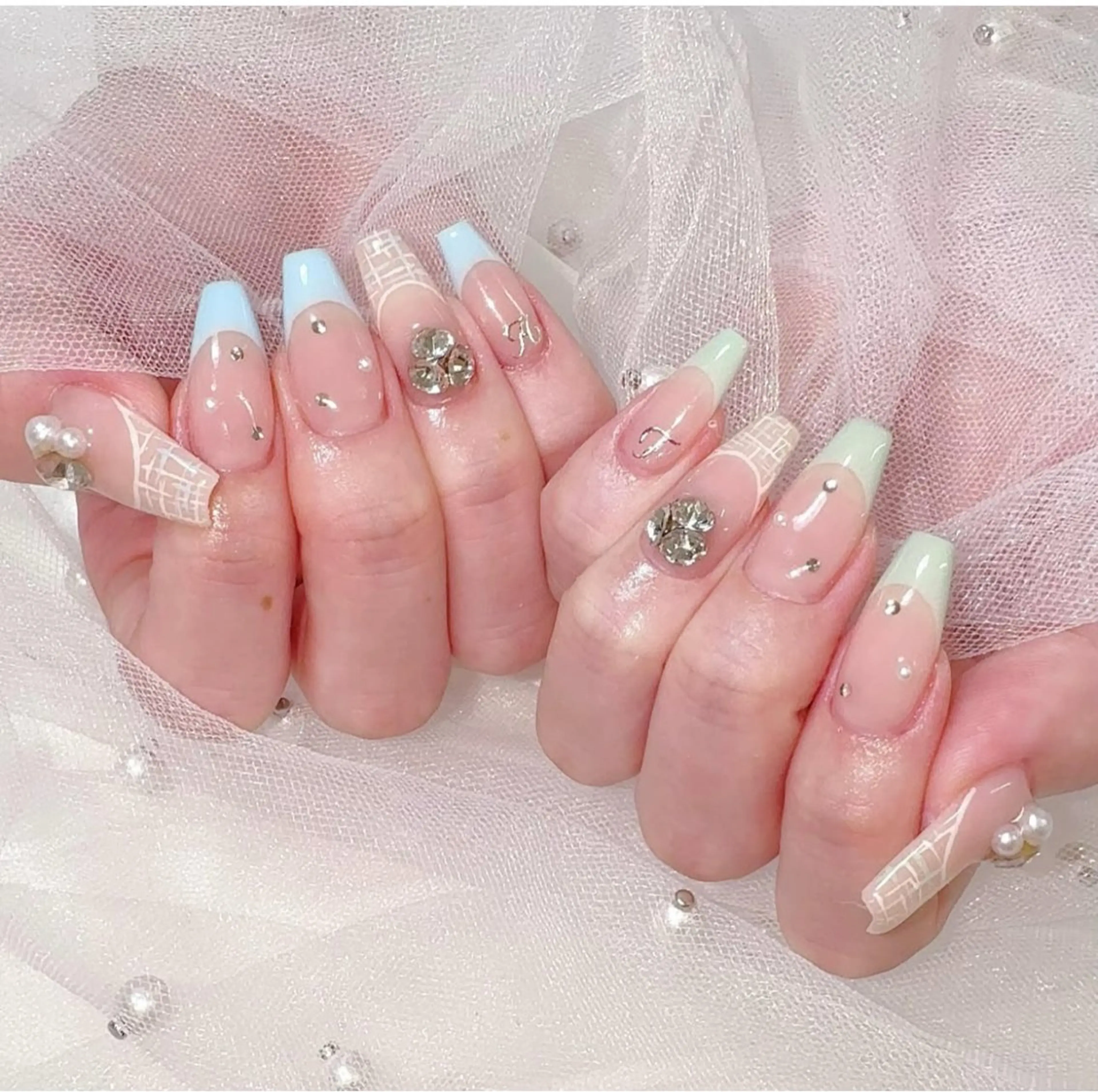 ネイル アニマル柄 オーロラネイル チークネイル フラッシュネイル ジェルネイル ハンドネイル Lina所属・Lina Nail Salonのネイルデザイン