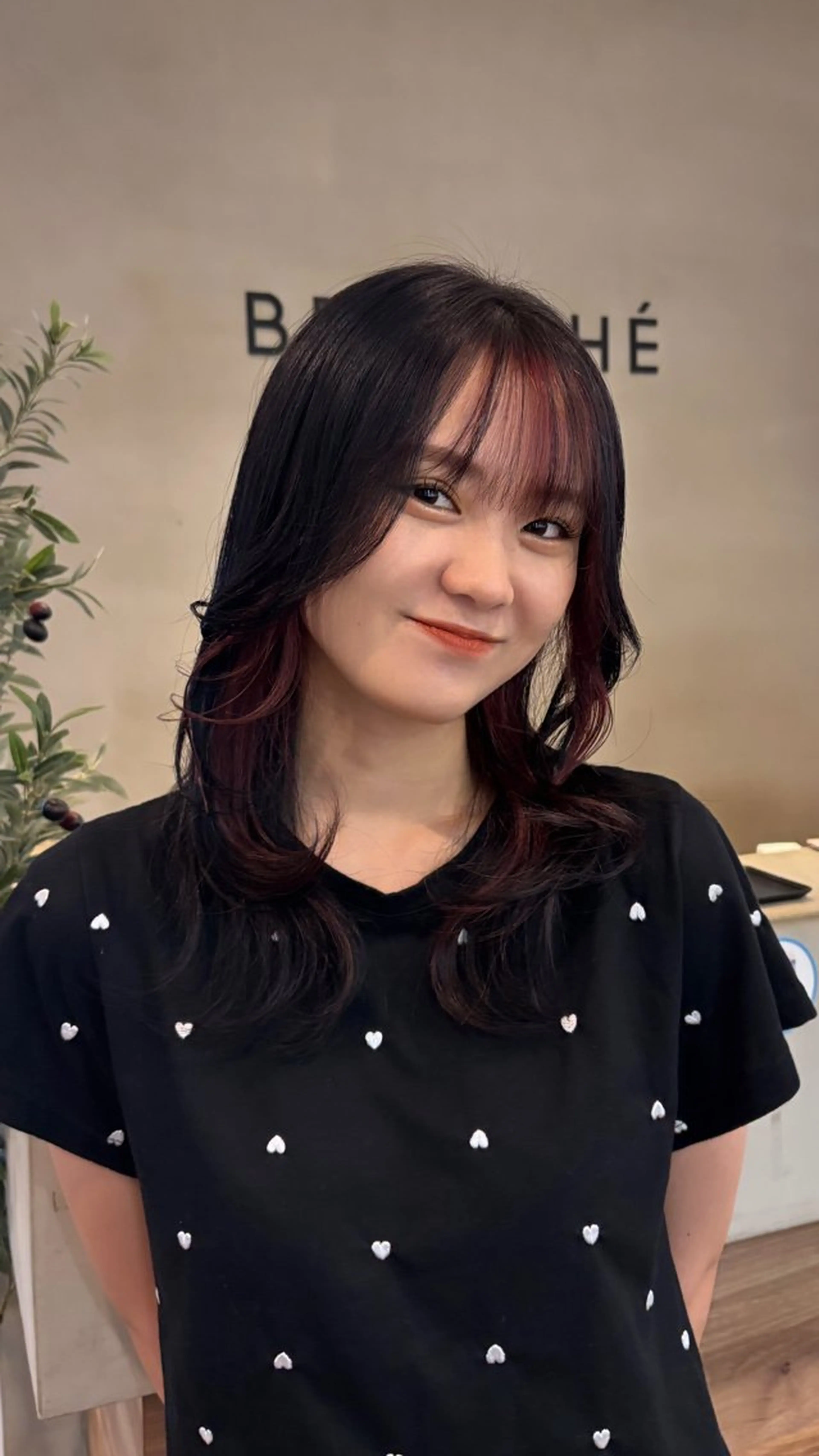 ミディアム カラー ブリーチ インナーカラー ピンクカラー レイヤーカット カット ヘアカラー 春日井/透明感カラー 大人カラー／高木琉菜のヘアスタイル