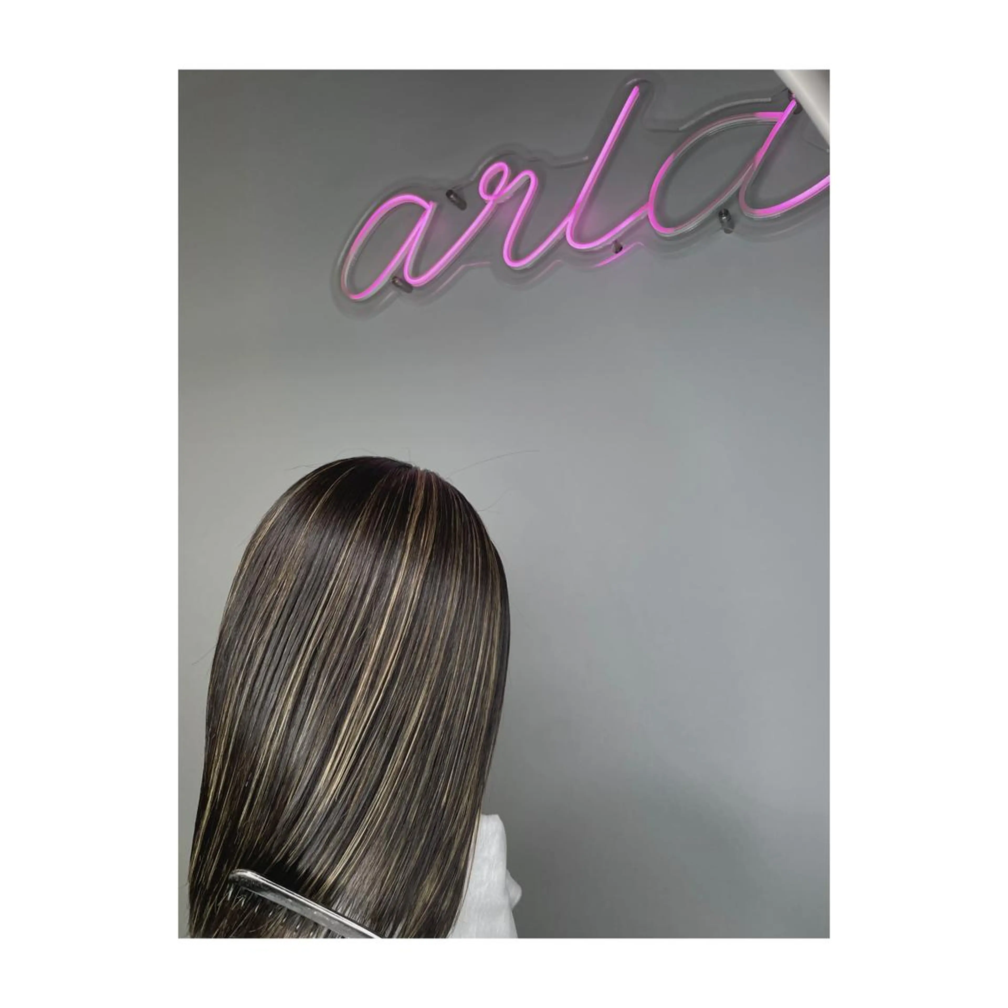 セミロング カラー ヘアアレンジ アディクシーカラー アッシュ バレイヤージュ ベージュカラー ブリーチ カラー指名No.1✨ 星野六三四のヘアスタイル