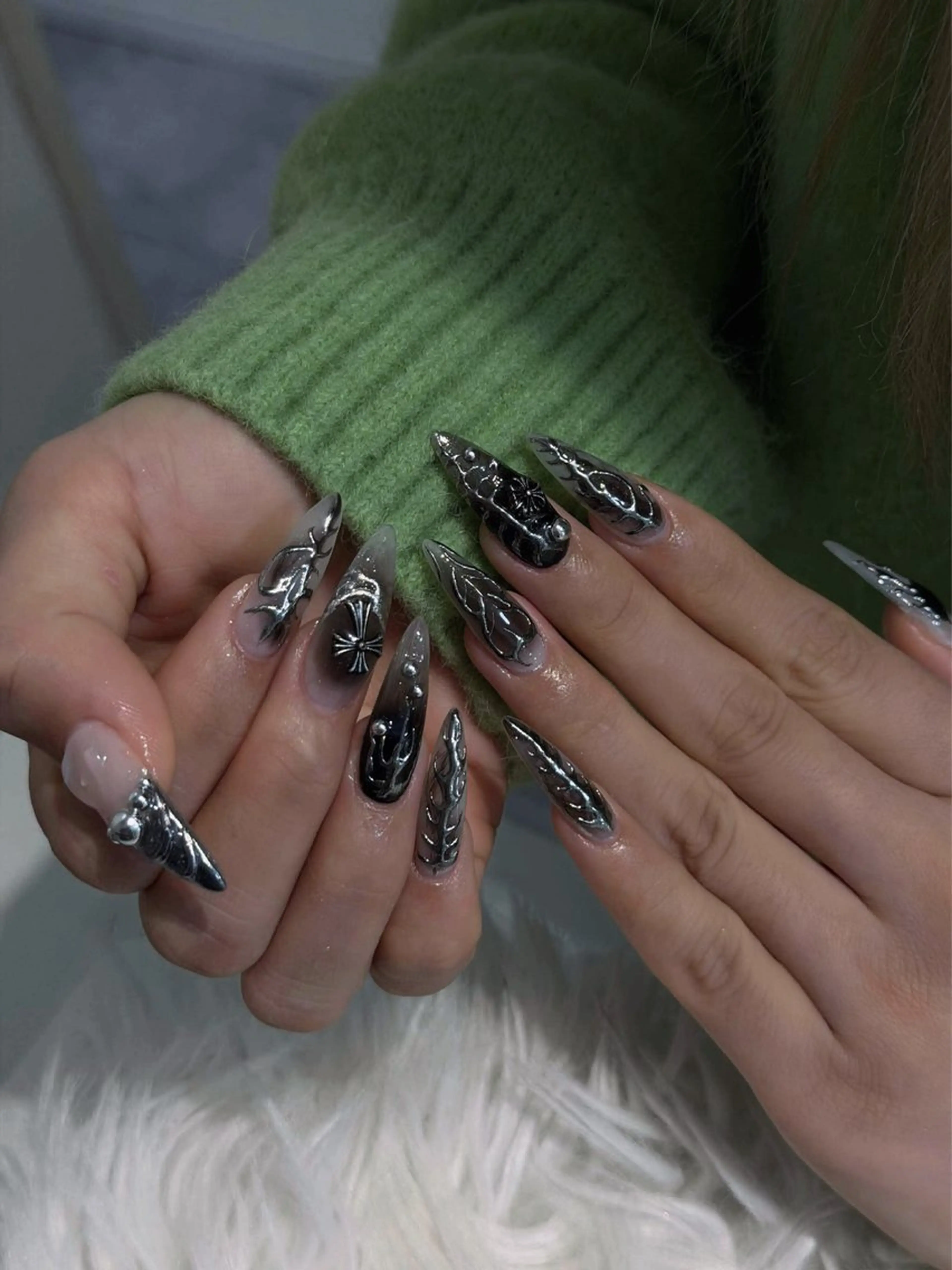 ネイル ボルドー ブラウン チークネイル ドット フットネイル Julli ジュリのネイルデザイン