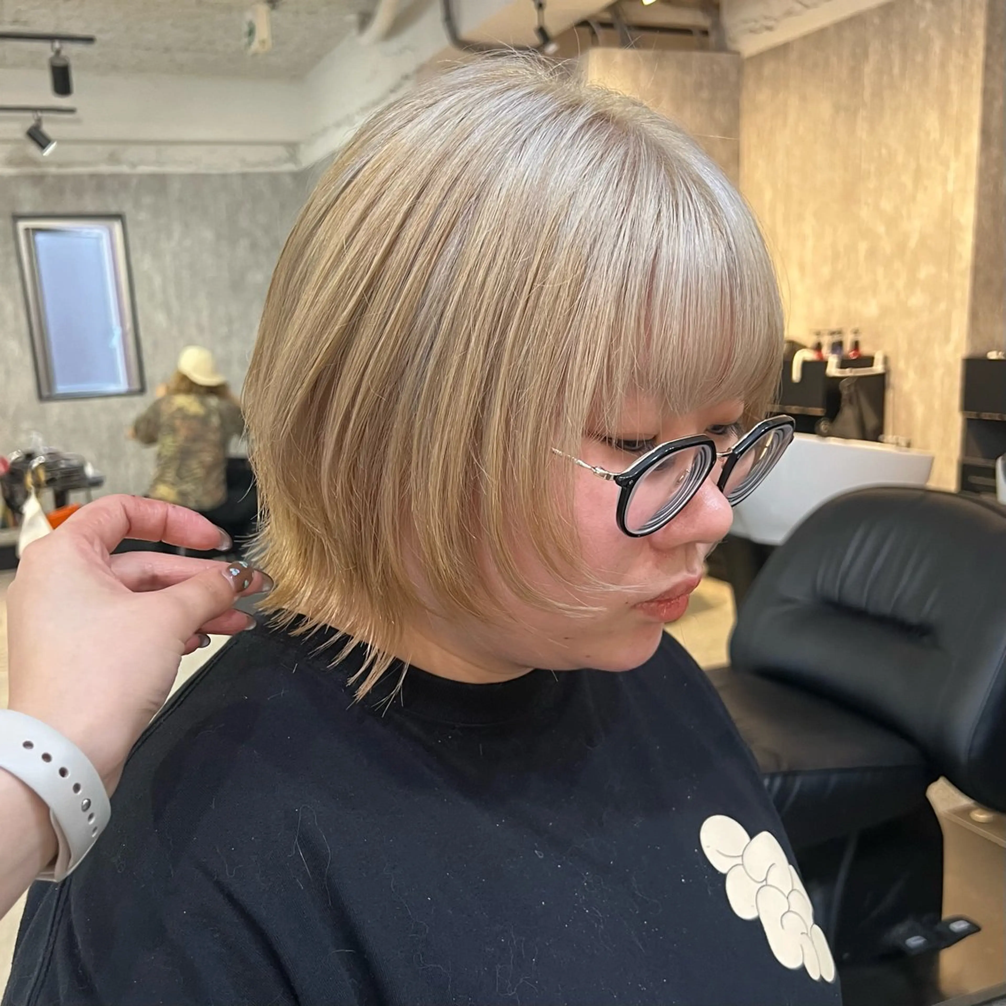 ミディアム カット ヘアカラー TIDEHAIR SHIHOのヘアスタイル