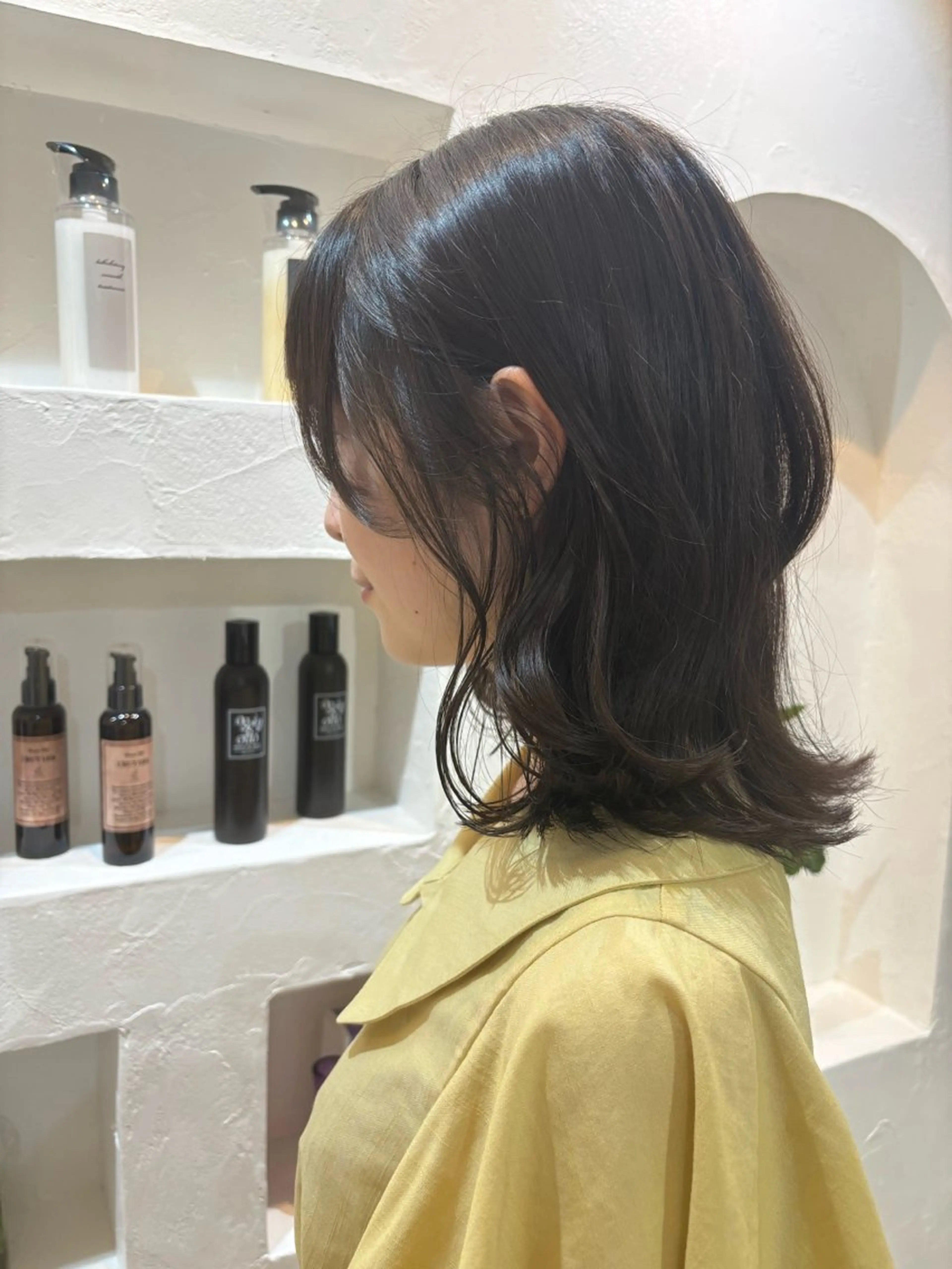 ミディアム 外ハネヘア 顔周りのデザイン特化 井手麻梨栄のヘアスタイル