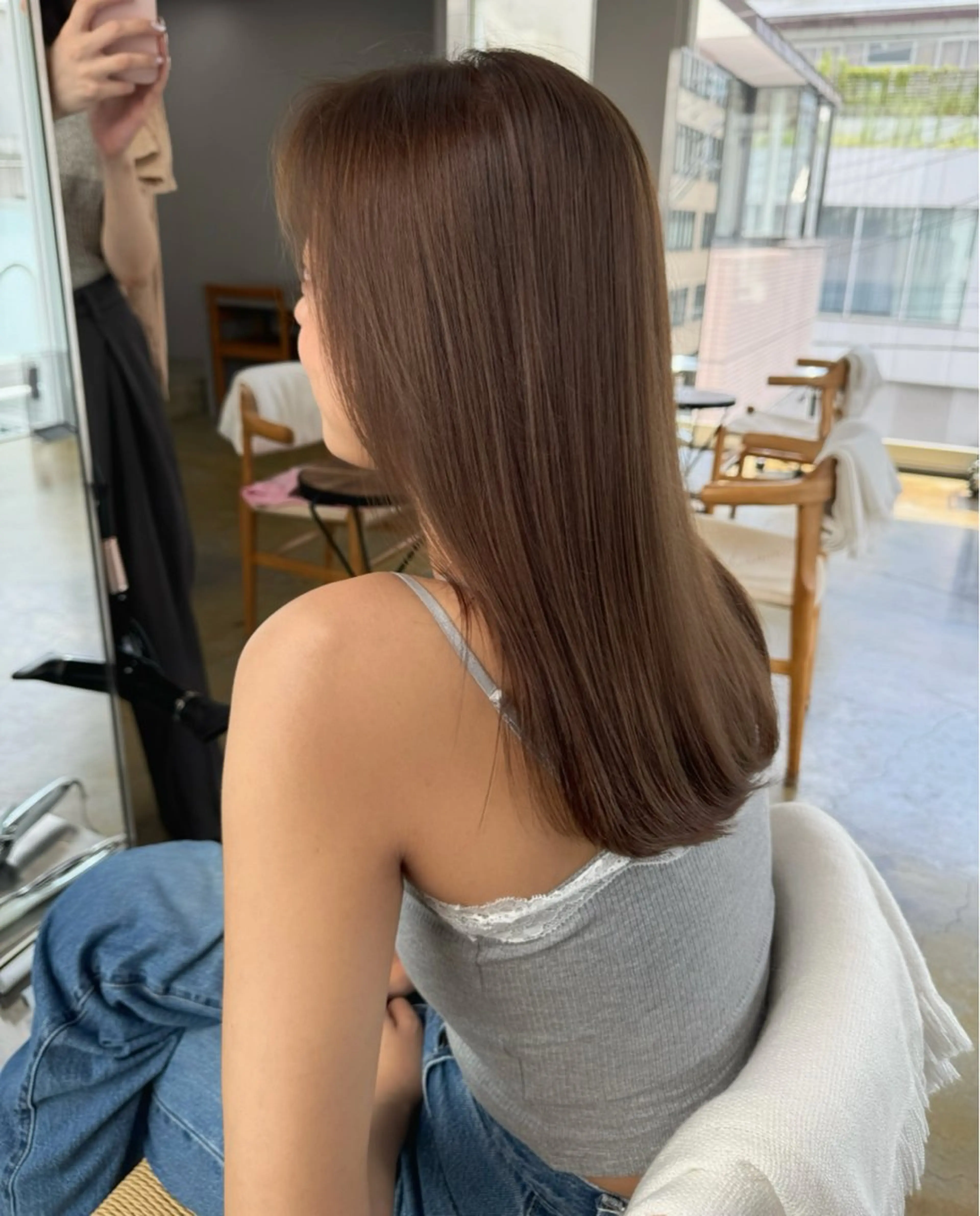 カラー maina/透明感 ベージュ/ブラウンのヘアスタイル