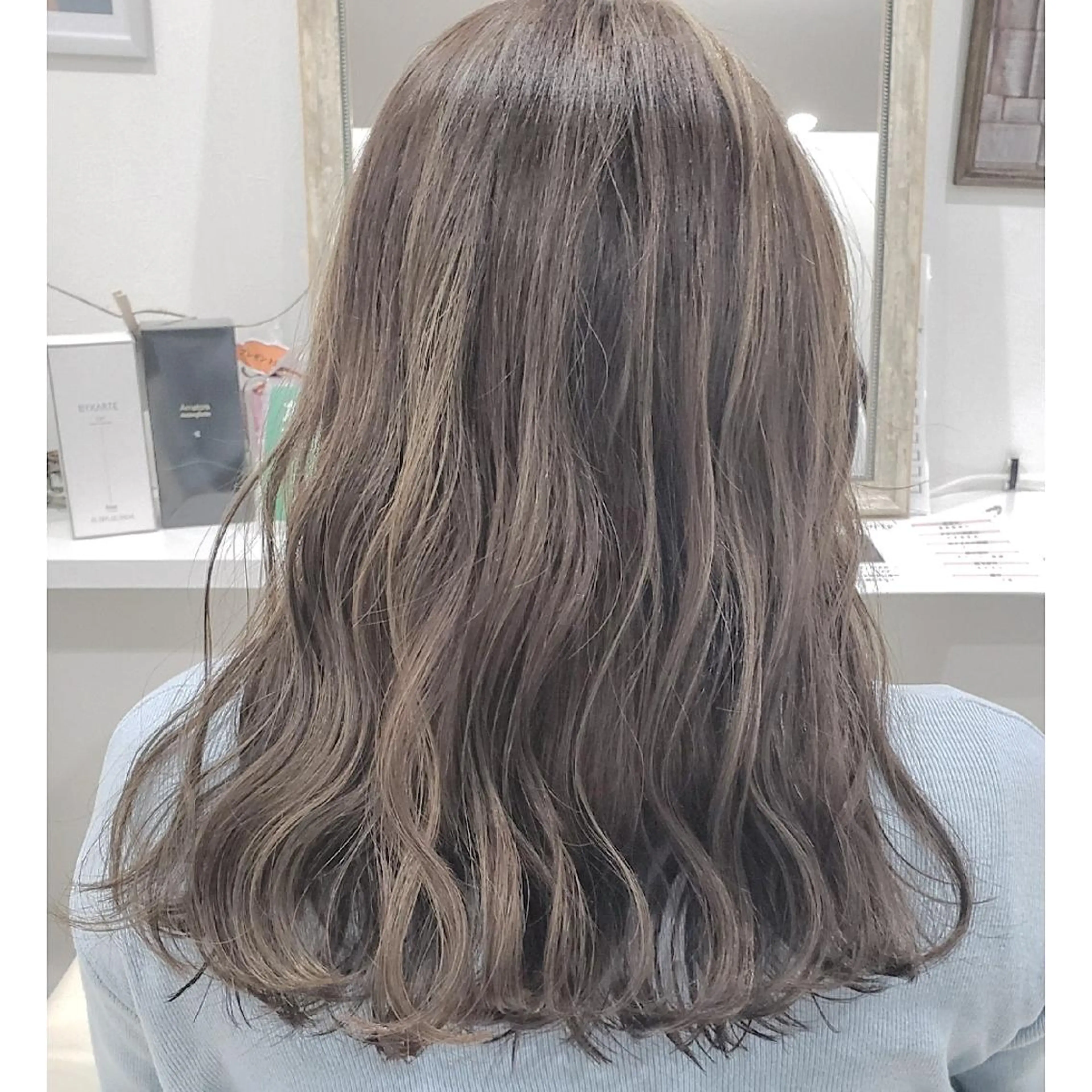 ミディアム カラー ヘアアレンジ ベージュカラー ハイライトカラー オレンジ ハイライト 髪質改善サロン🍃 AIRI のヘアスタイル