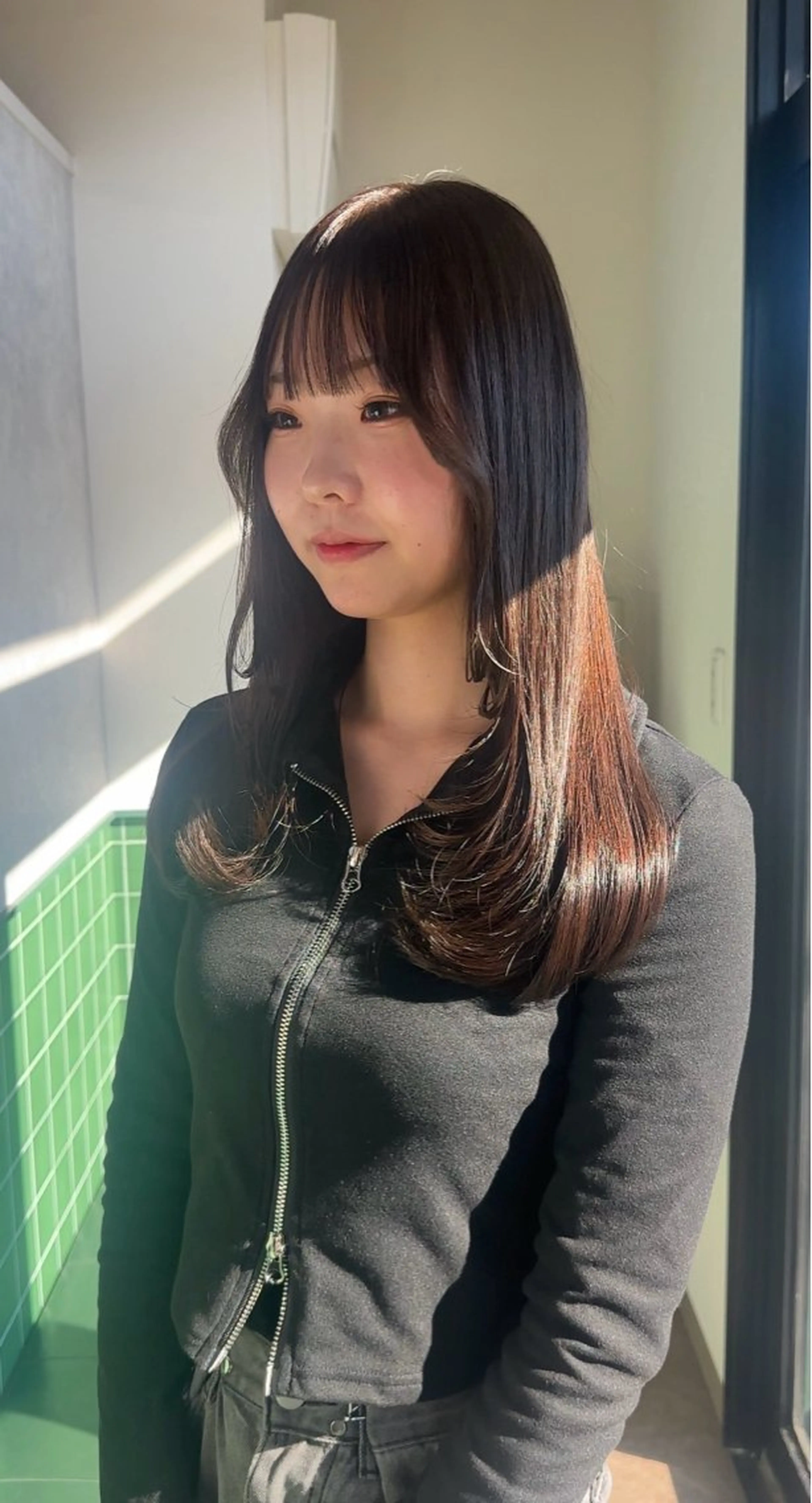 お顔まわりカット+カラー(ブリーチなし)の写真