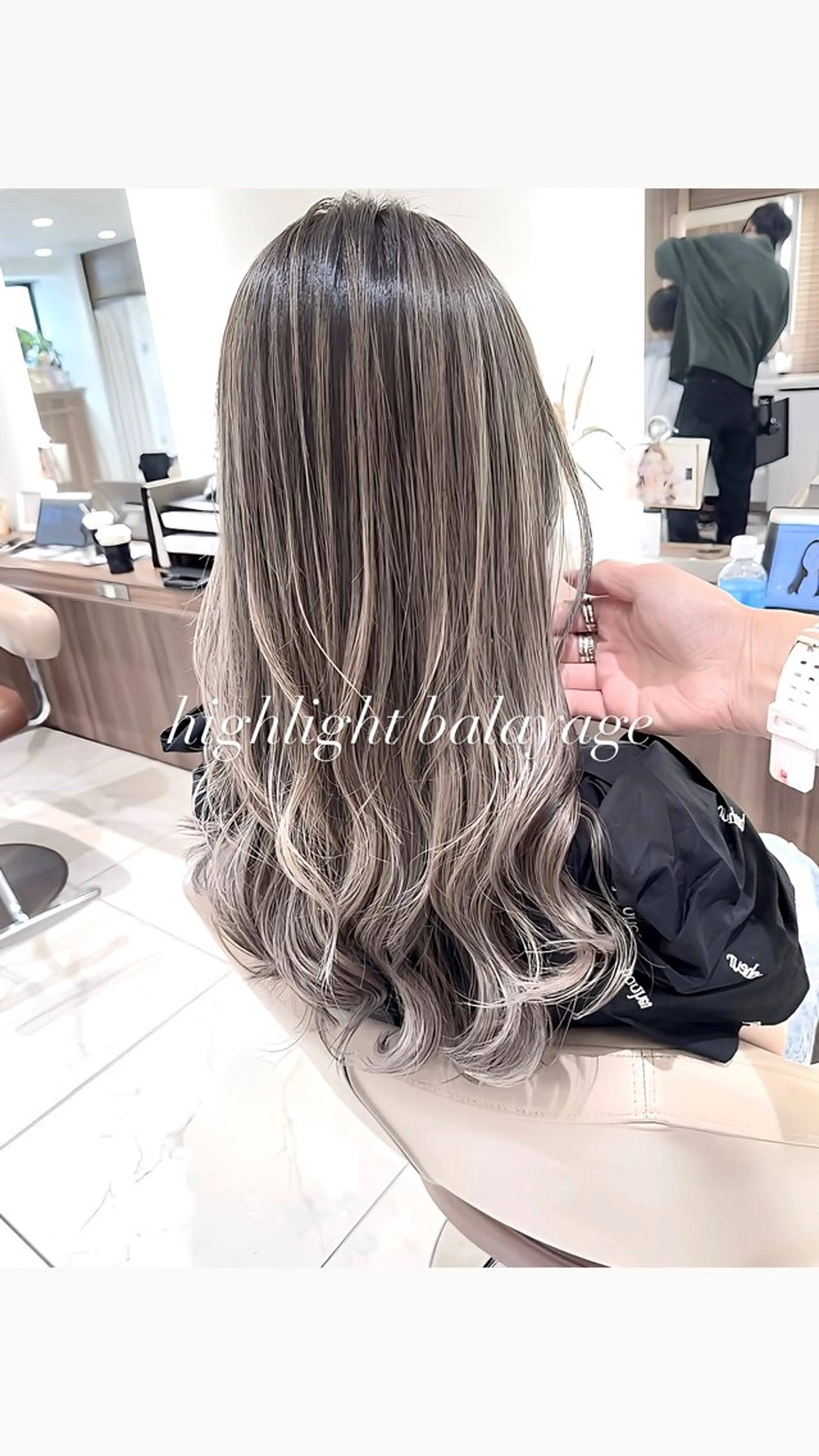 ロング カラー バレイヤージュ ベージュカラー グレージュ ハイライトカラー ミルクティーベージュ ヘアカラー トリートメント 澤田 隆誠のヘアスタイル