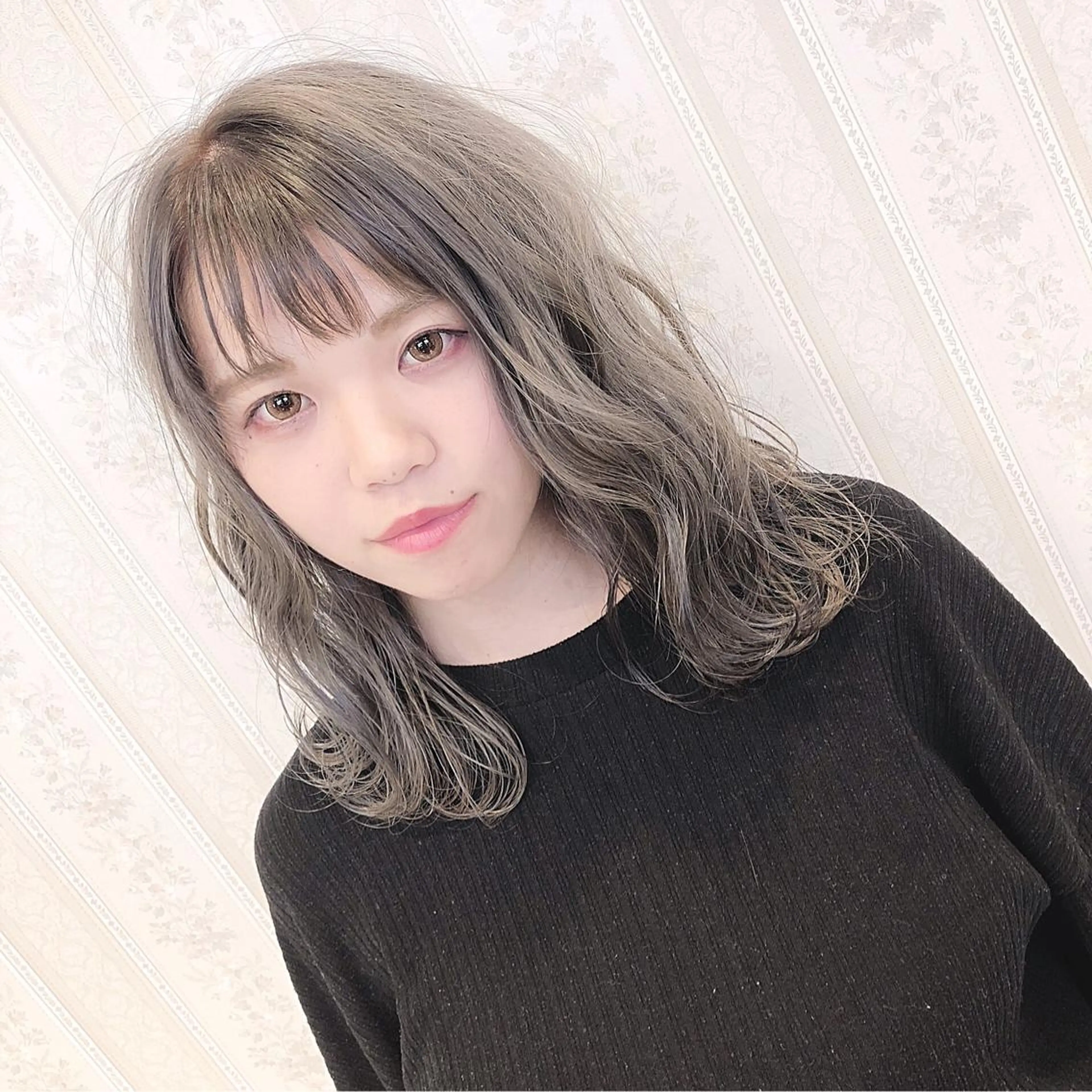 ミディアム カラー グレージュ ヘアカラー トリートメント 名畑 裕貴のヘアスタイル