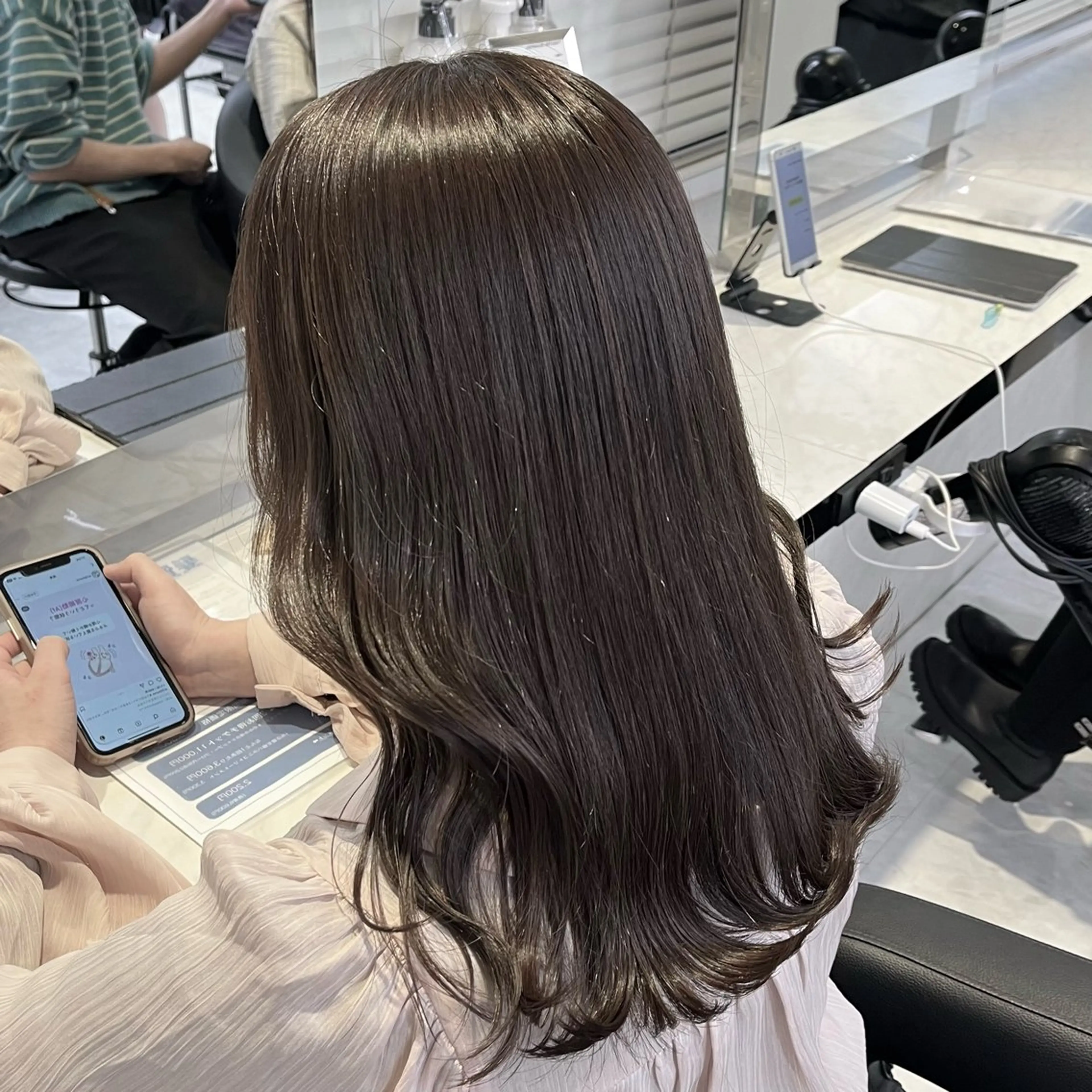 セミロング カラー ヘアアレンジ ヘアカラー トリートメント ヘッドスパ ヘアセット 🍒透明感カラー🌨 🥕ハイトーンカラーのヘアスタイル