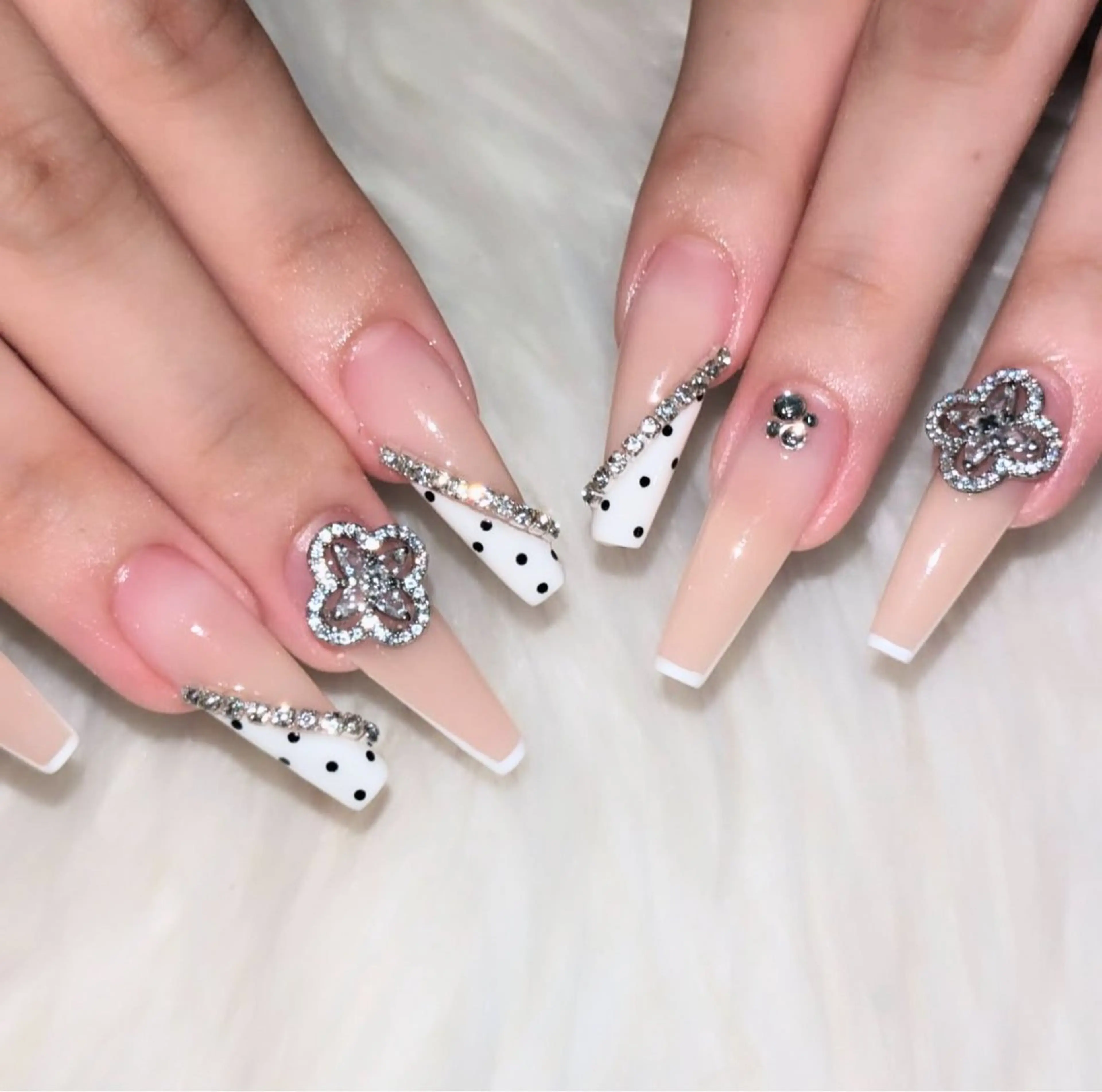ネイル ジェルネイル 韓国ネイル マグネットネイル ネイルチップ 冬ネイル ハンドネイル Lenie Nailのネイルデザイン